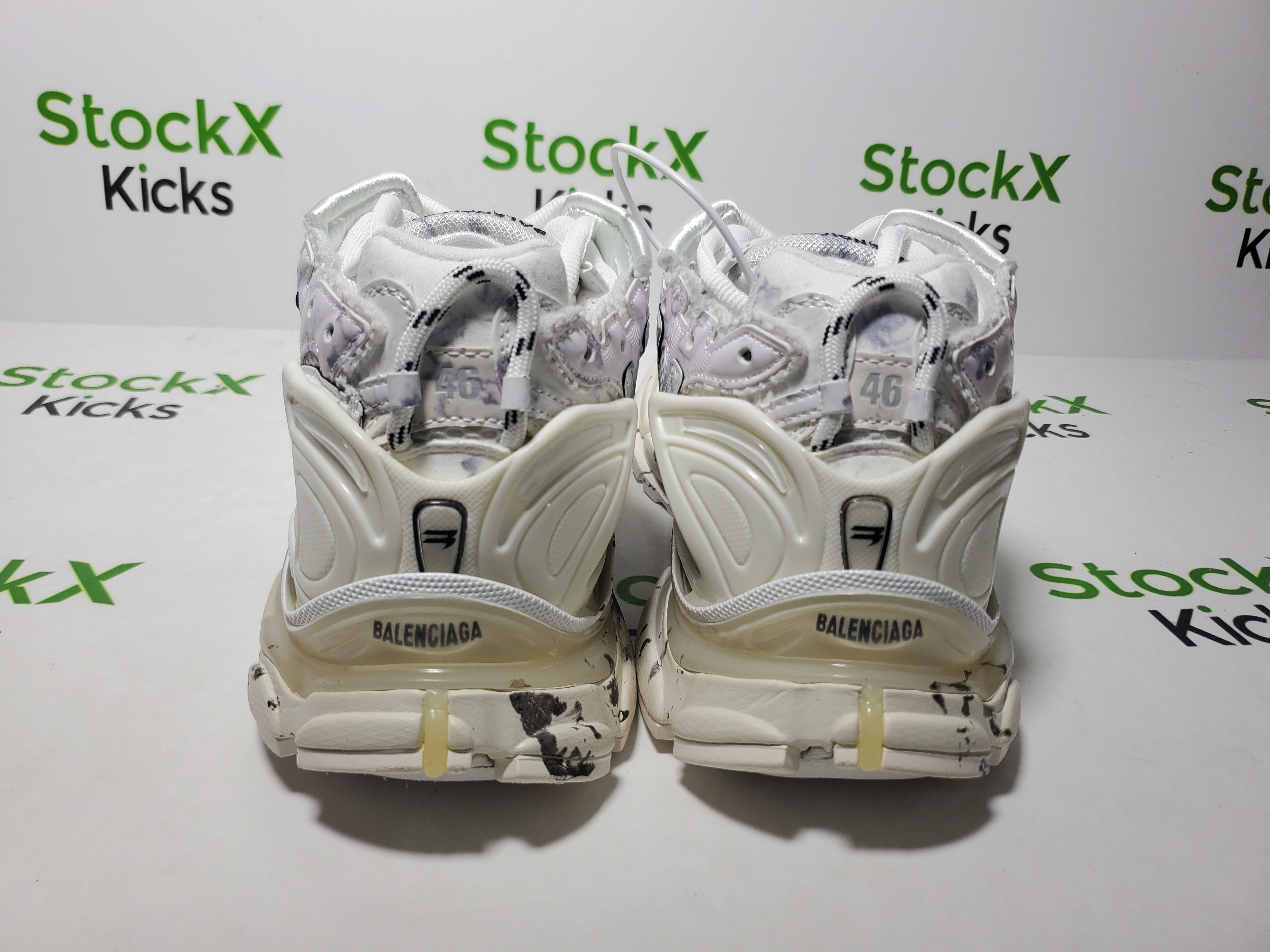 Balenciaga Runner Sneaker Graffiti - White Blue 772774 W3RBQ 9040 review Stockicks 03