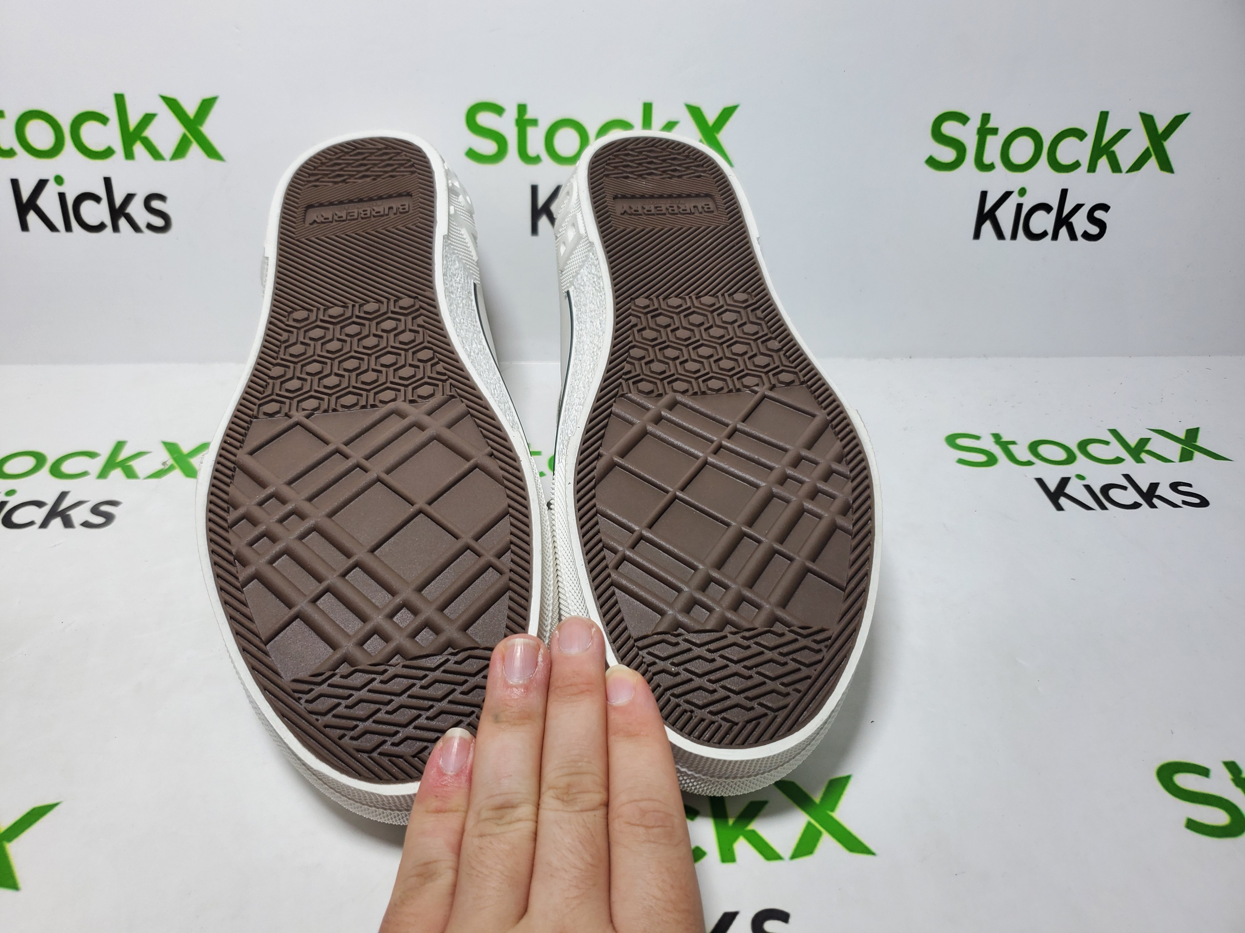 Burberry Check canvas sneakers review Stockicks 04