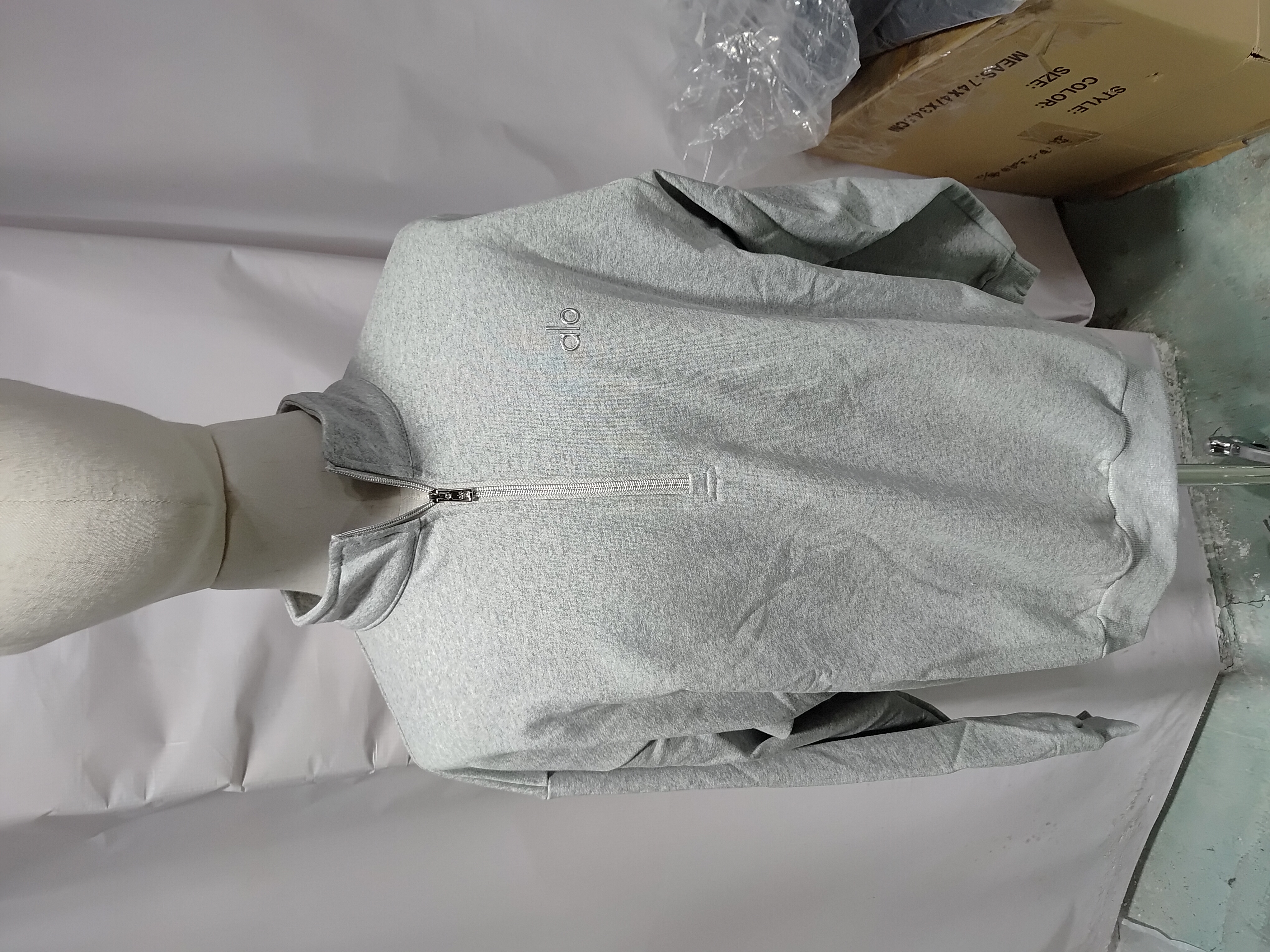 Alo Yoga Accolade 1/4 Zip Pullover Set Grey review Stockicks 01