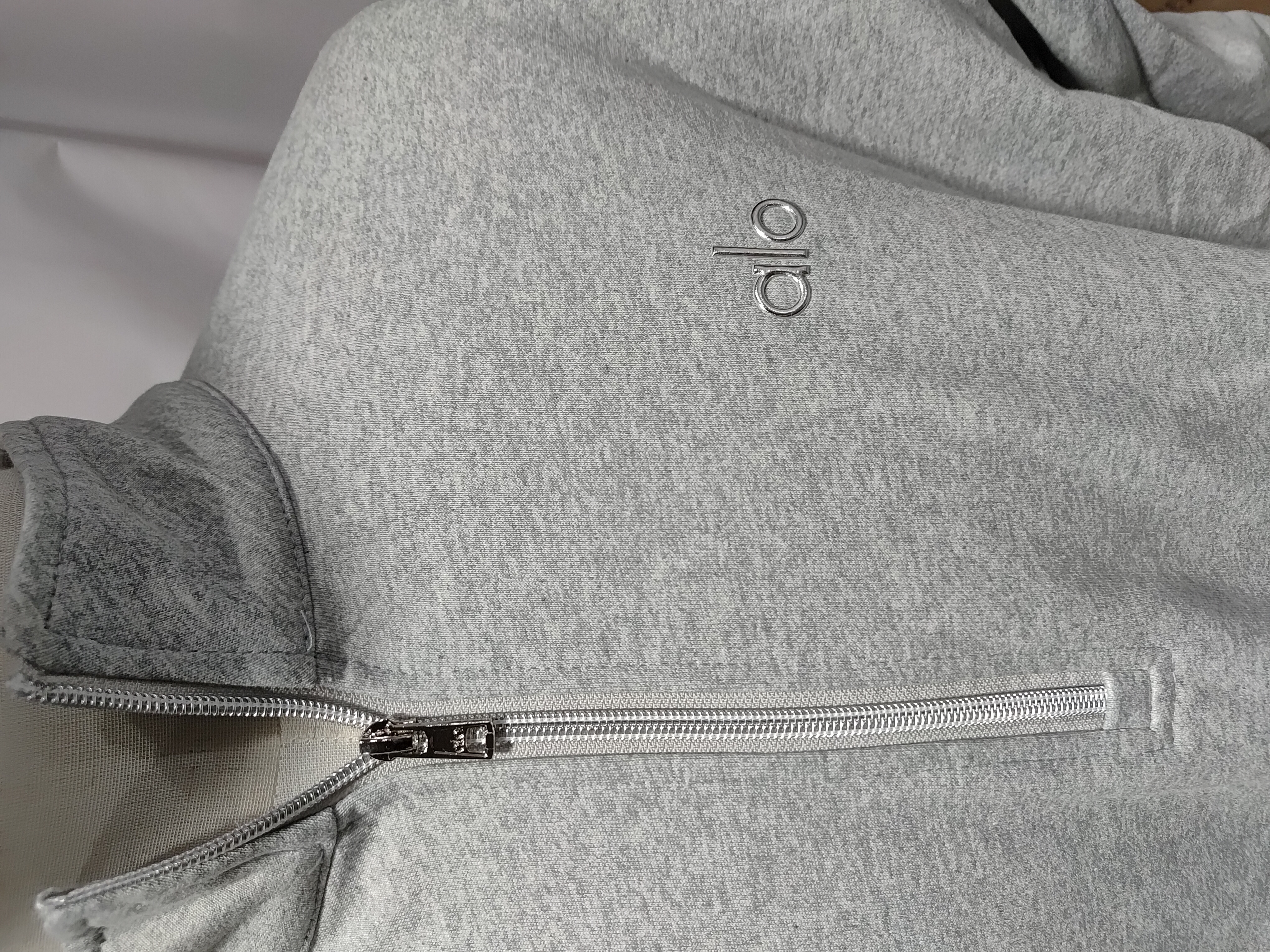 Alo Yoga Accolade 1/4 Zip Pullover Set Grey review Stockicks 02