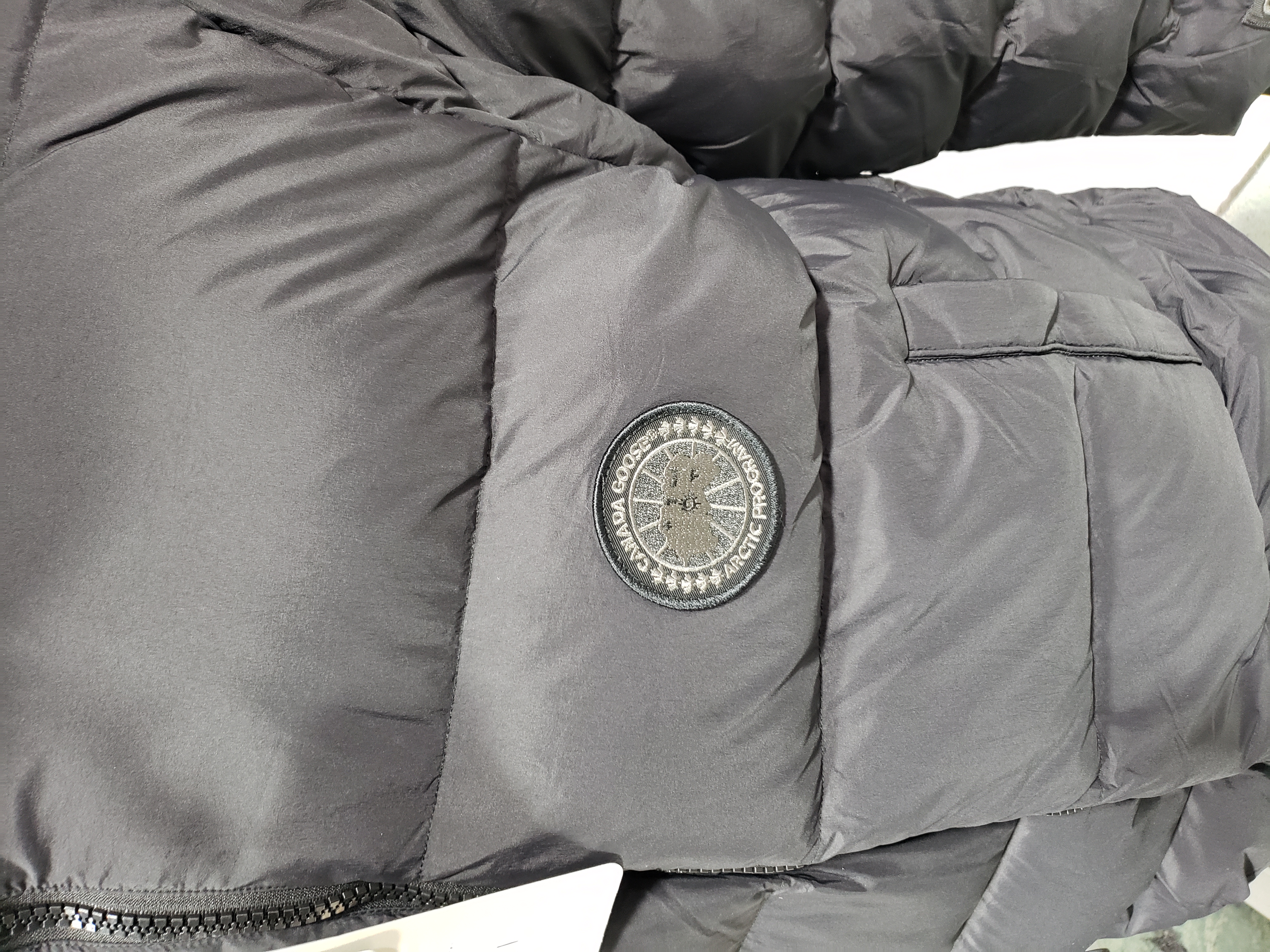 Canada Goose Wyndham Parka Black Down Jacket（No fur collar） review Stockicks 02