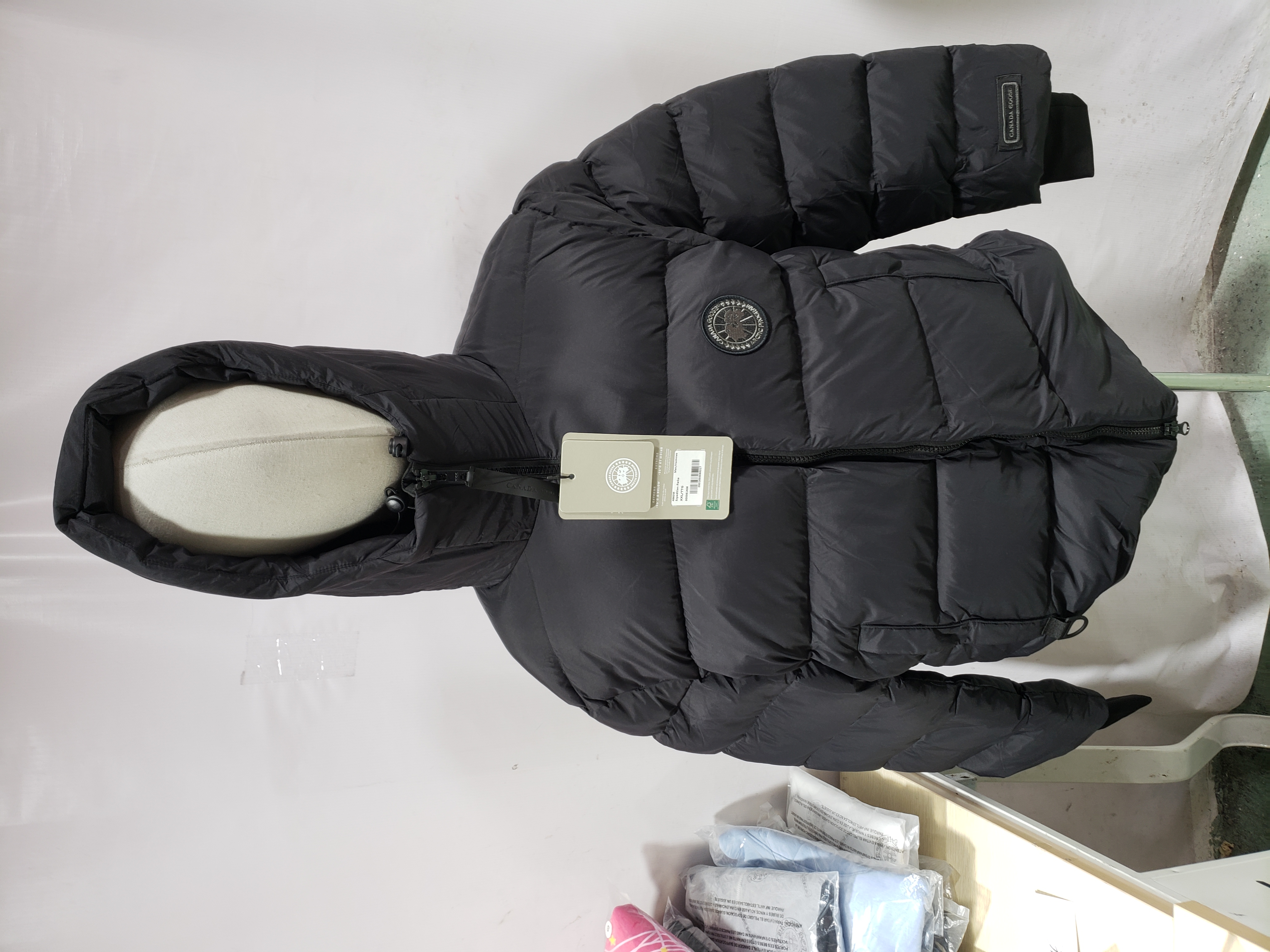 Canada Goose Wyndham Parka Black Down Jacket（No fur collar） review Stockicks 01