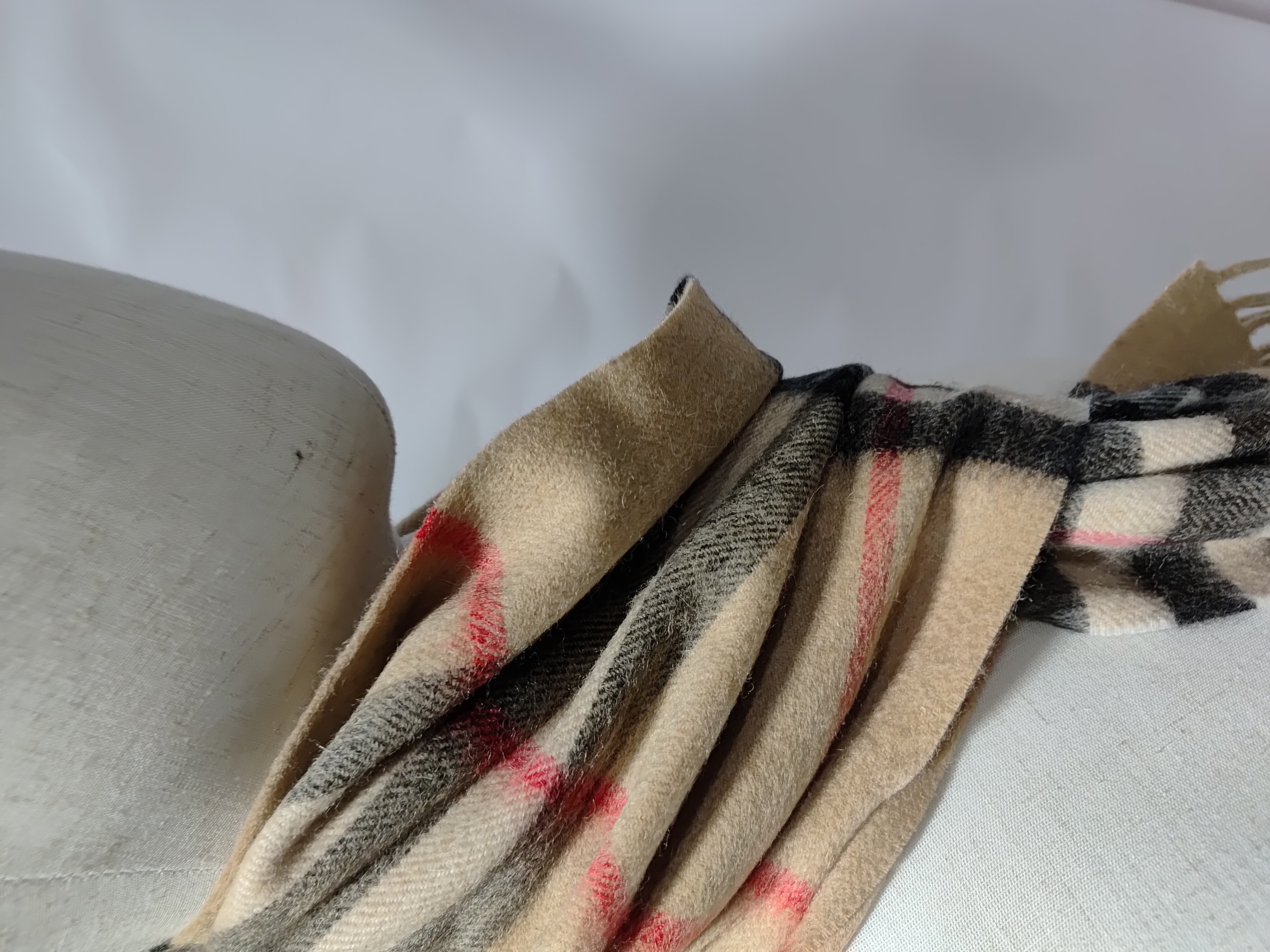 Burberry Check Cashmere Scarf Archive Beige 80767951 review Stockicks 04