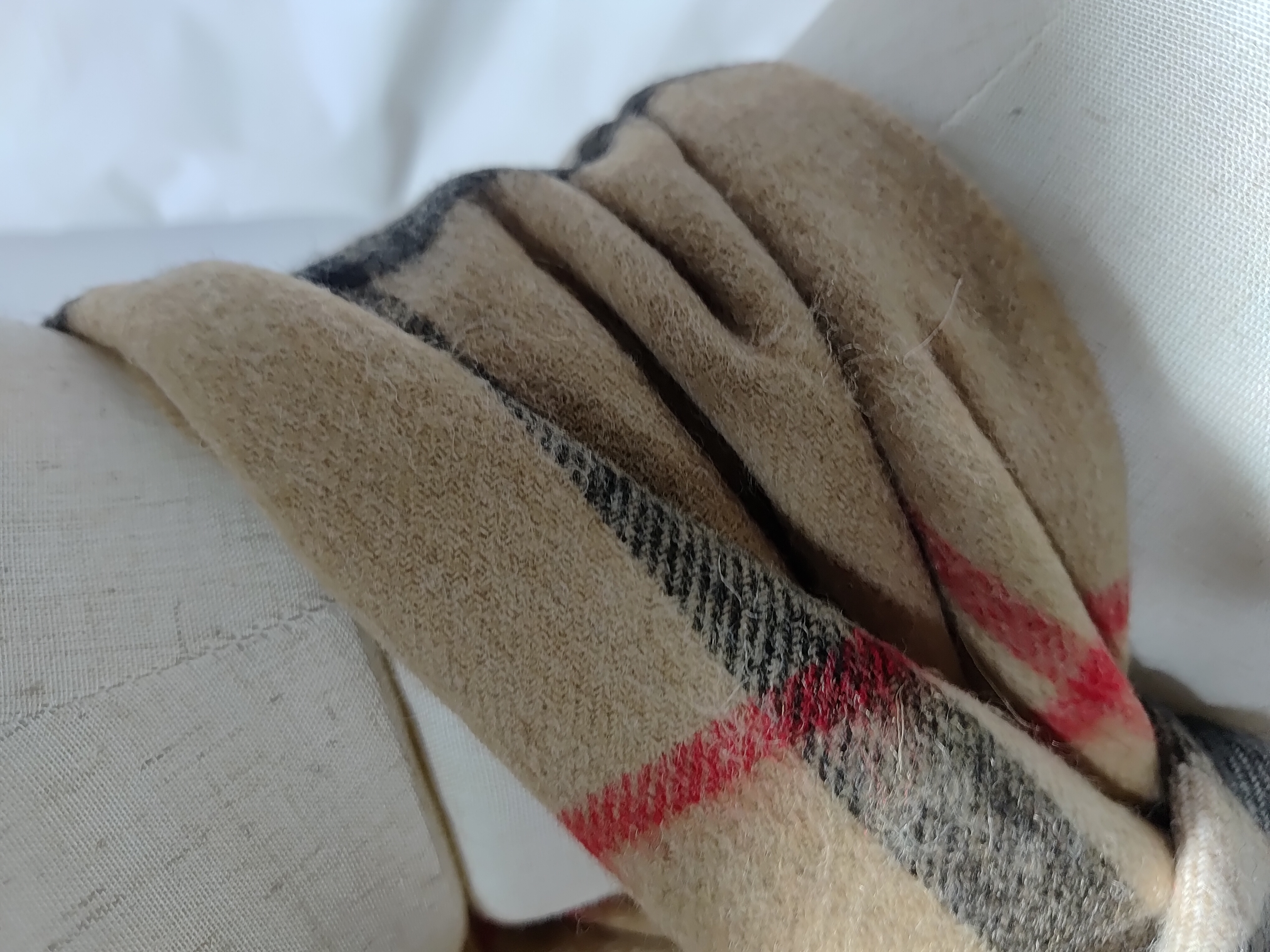 Burberry Check Cashmere Scarf Archive Beige 80767951 review Stockicks 03