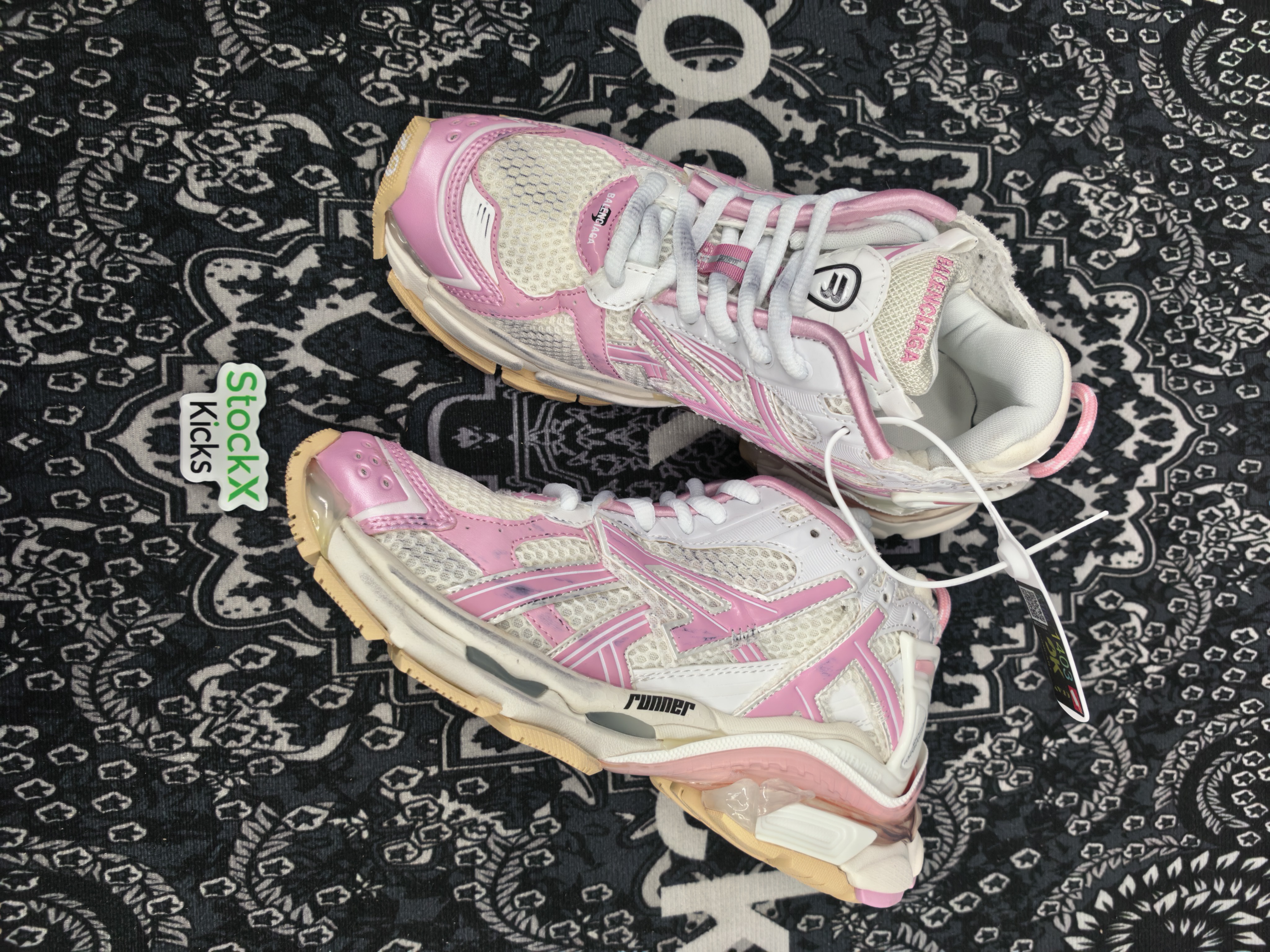 Balenciaga Runner White Pink 677403W3RB39059 review stockxkicks