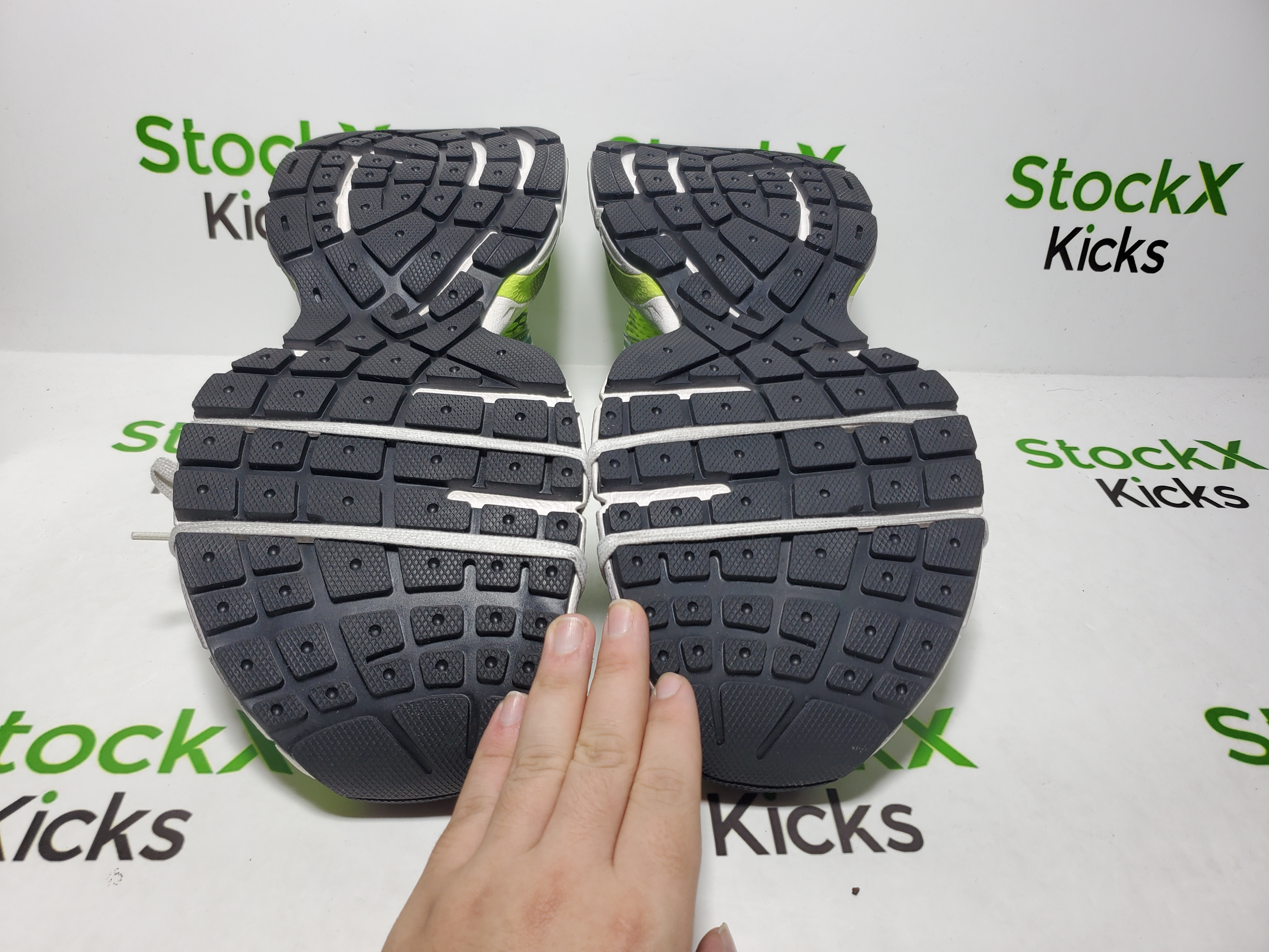 Balenciaga 3XL Sneaker Black Fluorescent Green 734734 W3XL6 7019 review Stockicks 04