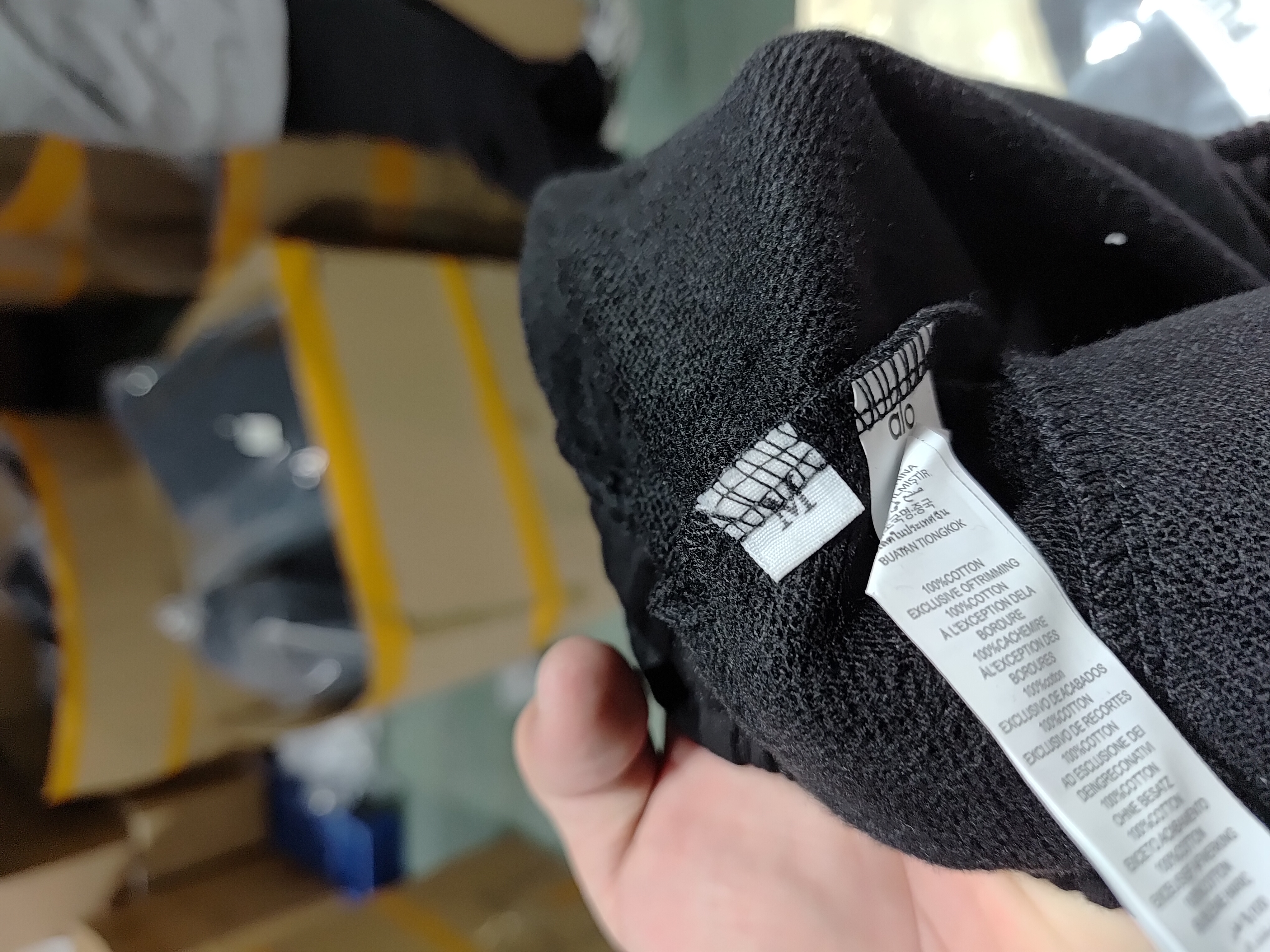 Alo Yoga Accolade 1/4 Zip Pullover Set Black review Stockicks 04