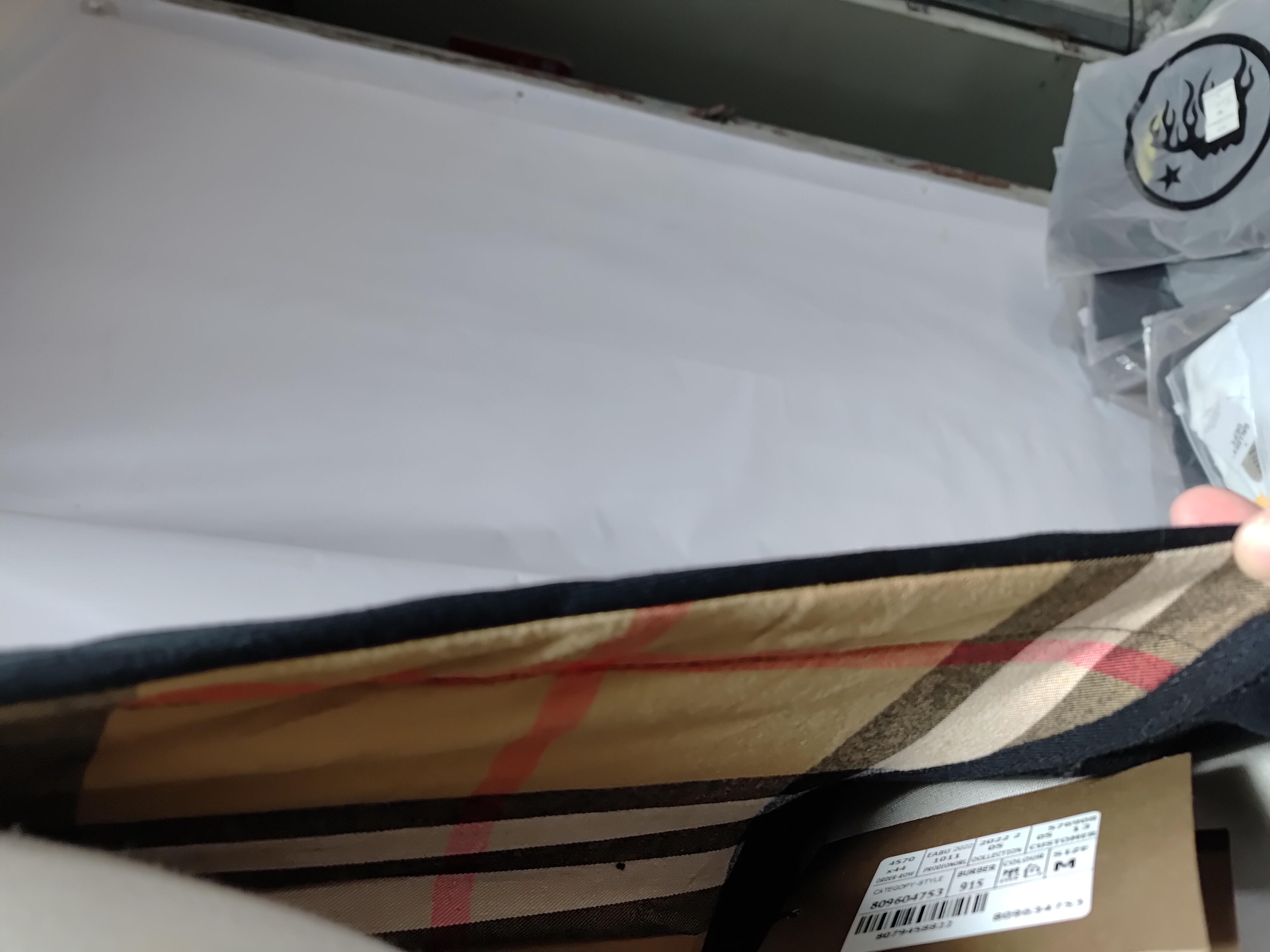 Burberry Zip Up Hoodie With Check Hood Black Archive Beige review Stockicks 04