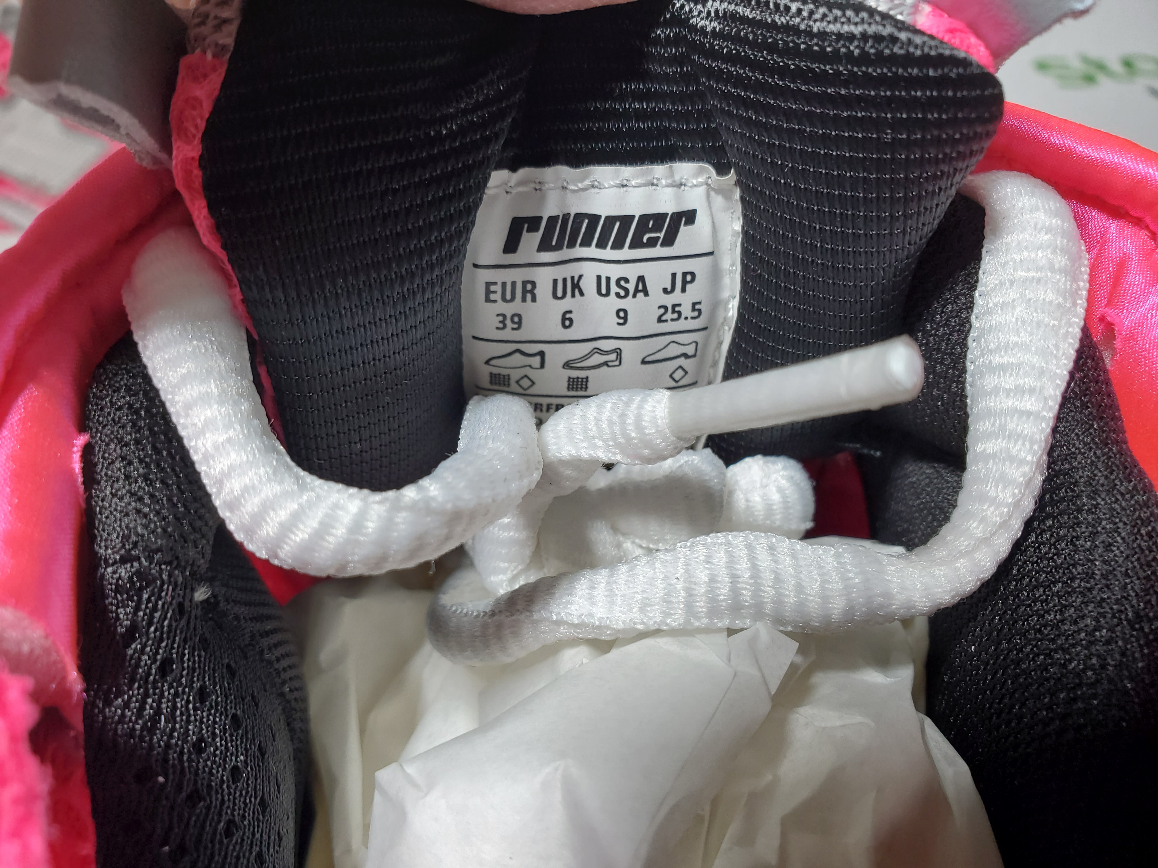 Balenciaga Runner White Fluo Pink 677402 W3RBN 9155 review Stockicks 03