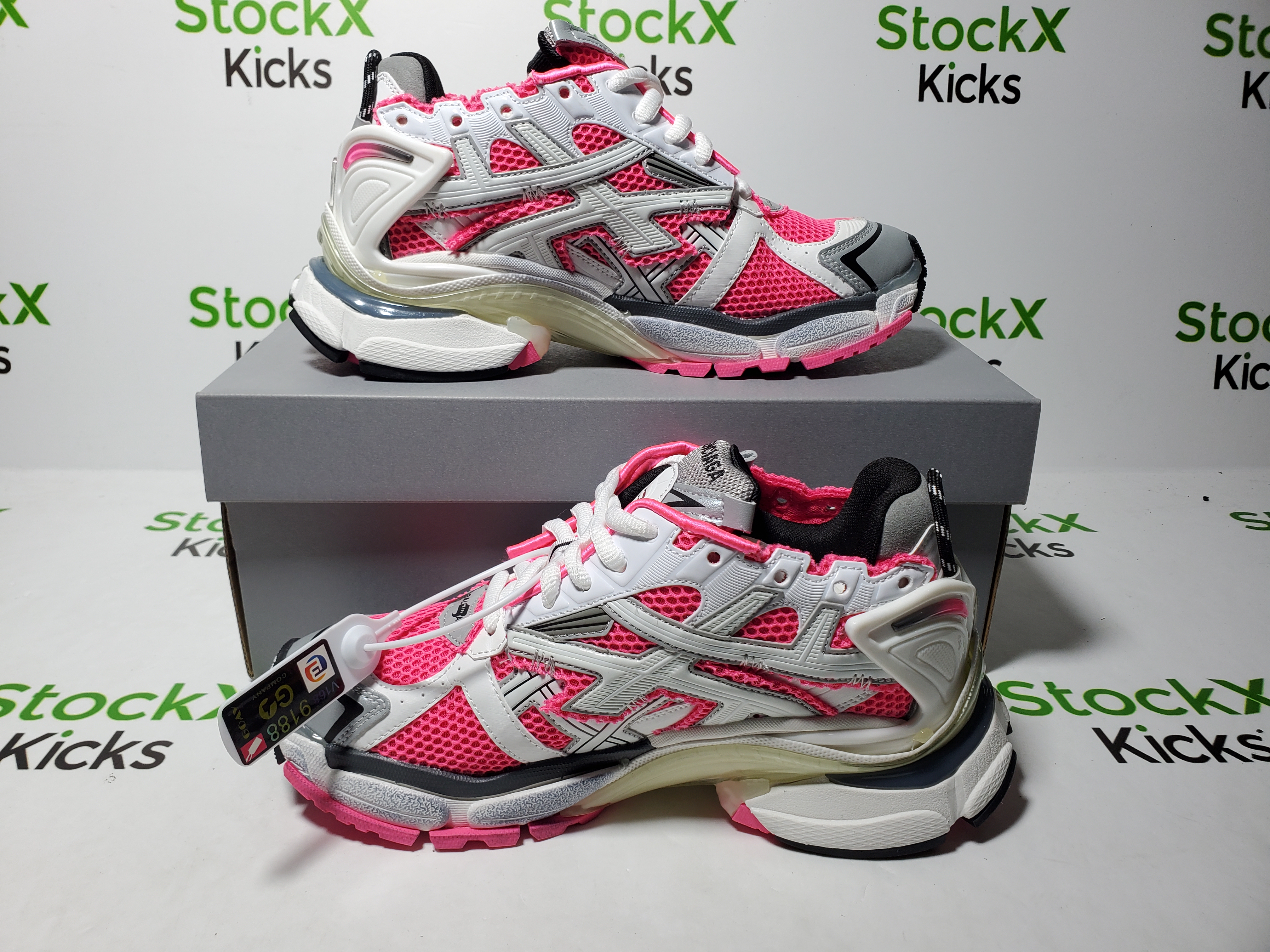 Balenciaga Runner White Fluo Pink 677402 W3RBN 9155 review Stockicks 06