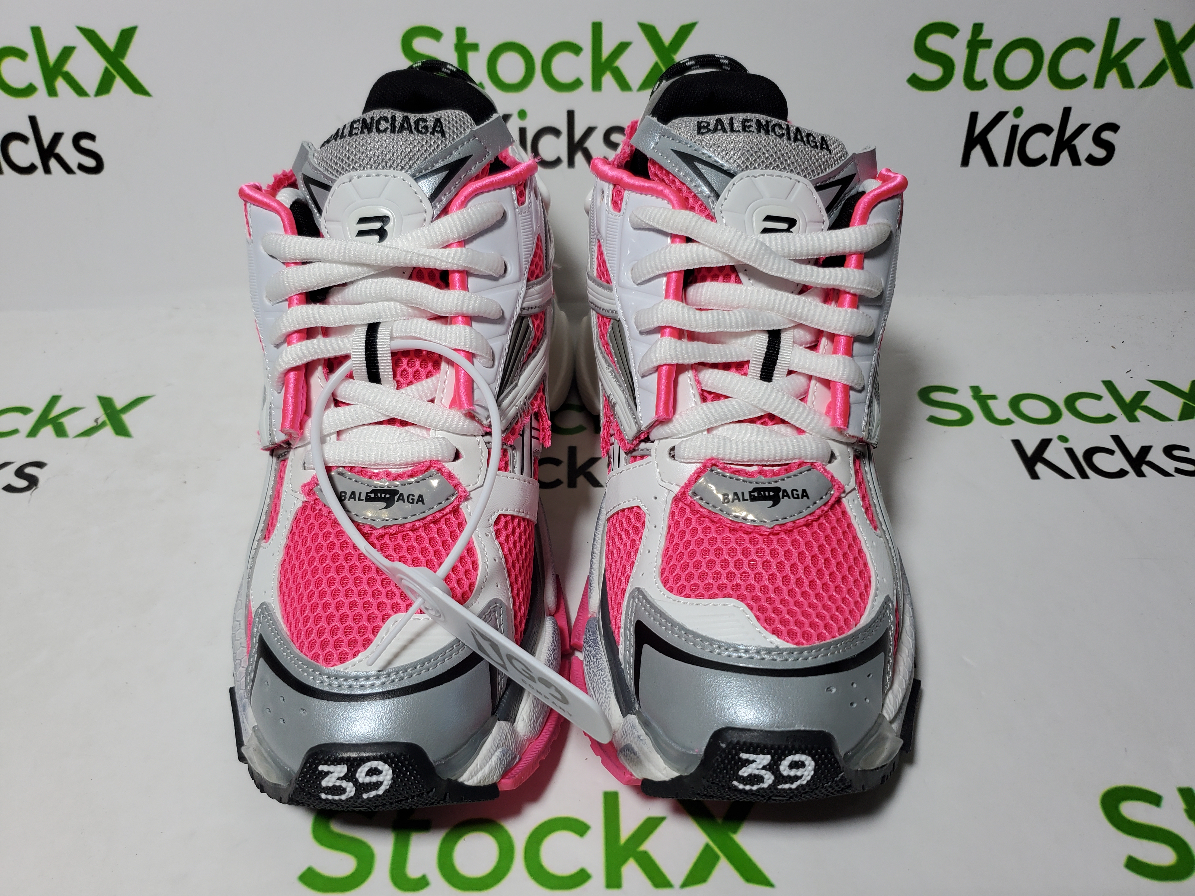 Balenciaga Runner White Fluo Pink 677402 W3RBN 9155 review Stockicks 01