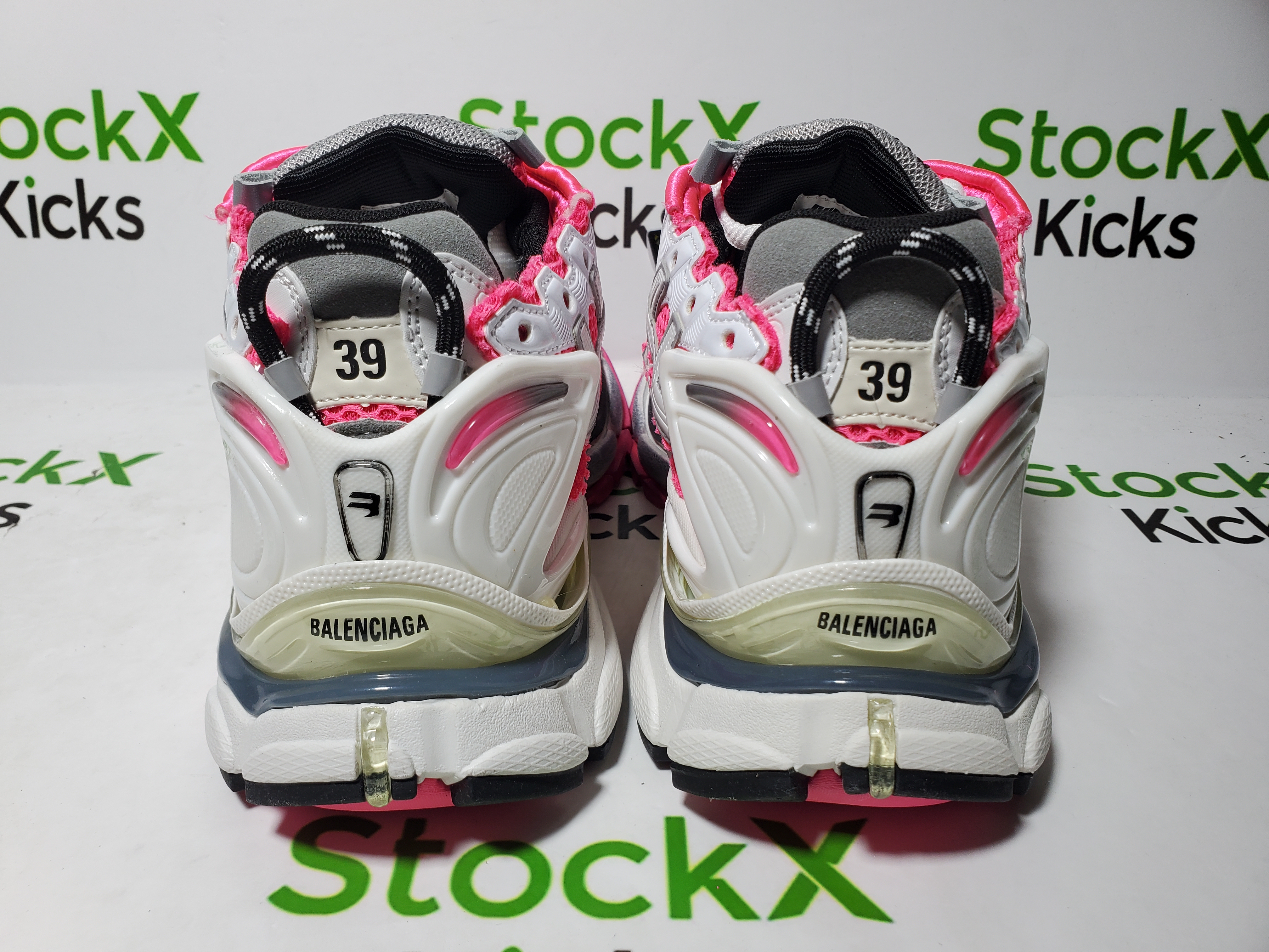 Balenciaga Runner White Fluo Pink 677402 W3RBN 9155 review Stockicks 02