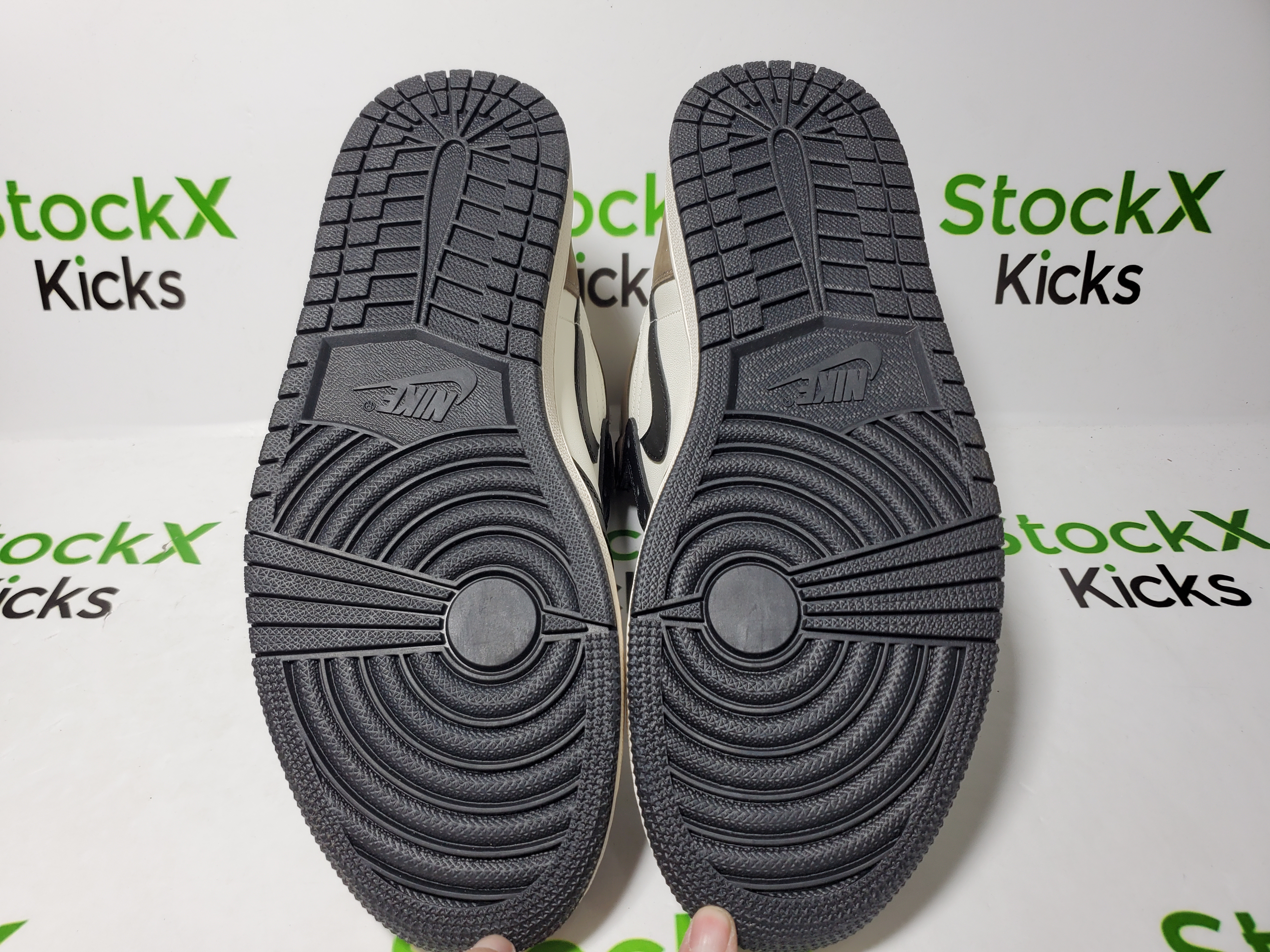 LJR Batch Air Jordan 1 Retro High Dark Mocha 555088-105 review Stockicks 04