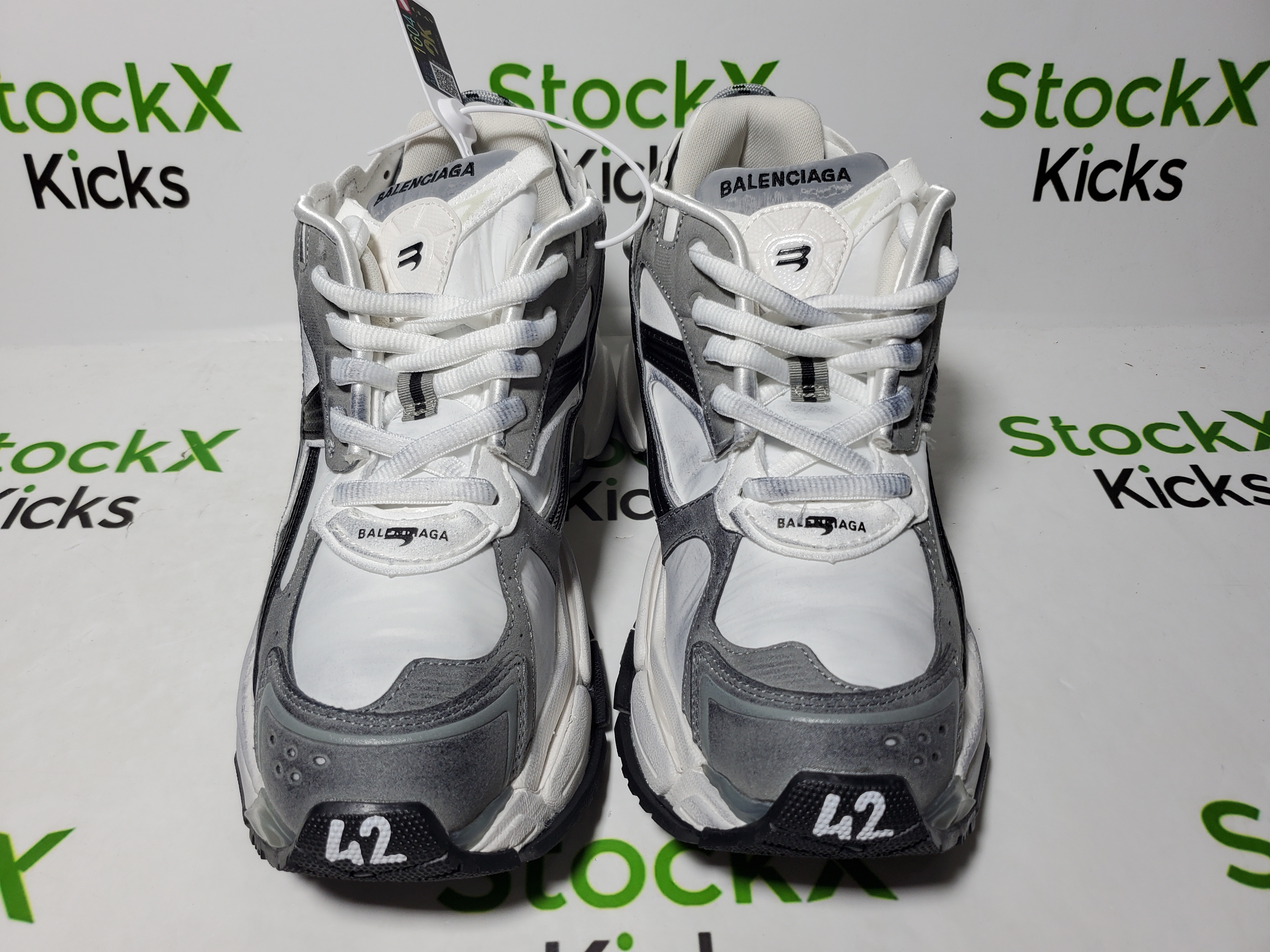 Balenciaga Runner Sneaker Grey White Black 772774 W3RNY 9012 review Stockicks 01