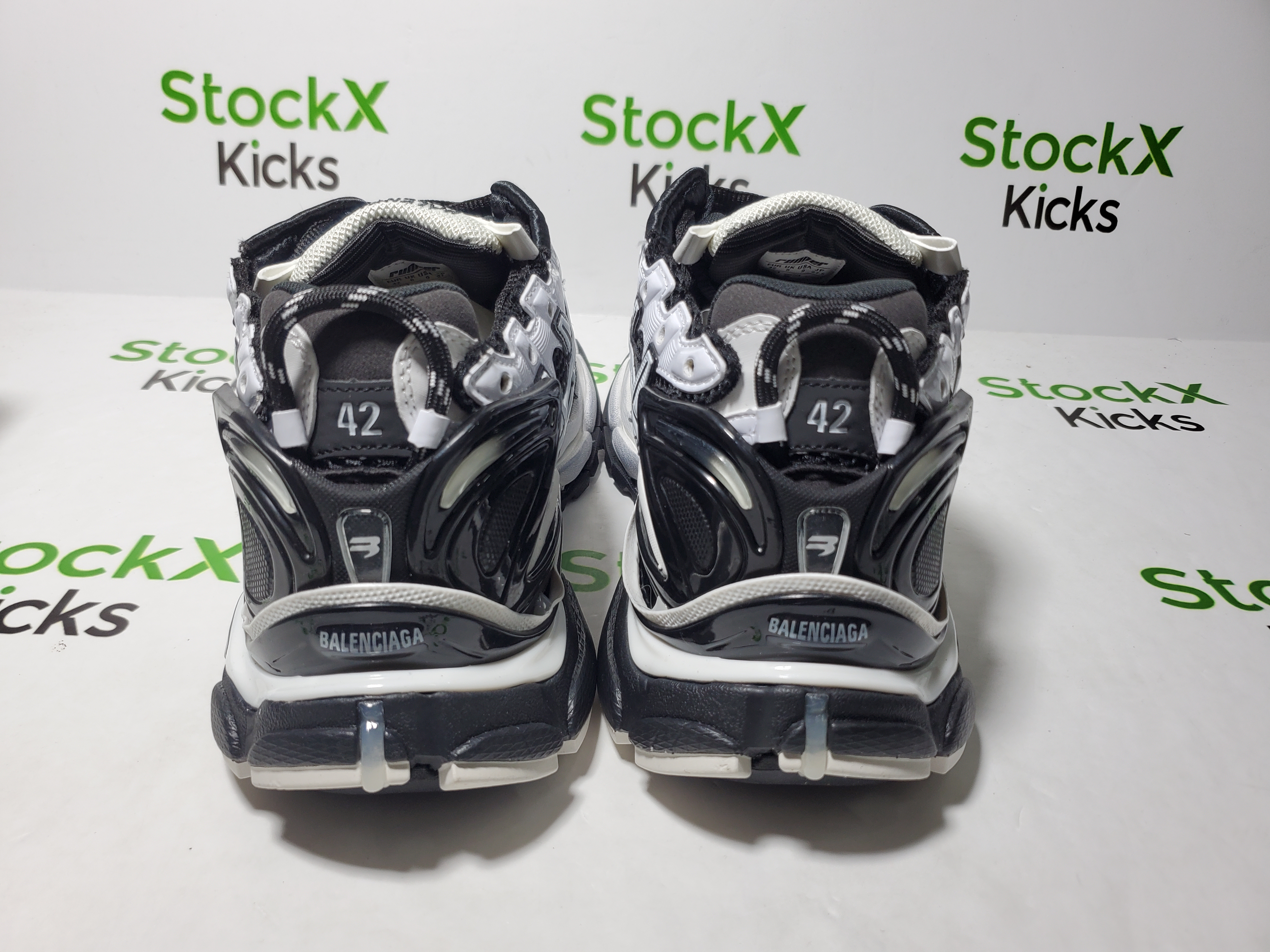 Balenciaga Runner Sneaker Black White 677403 Q3RB2 9010 review Stockicks 03