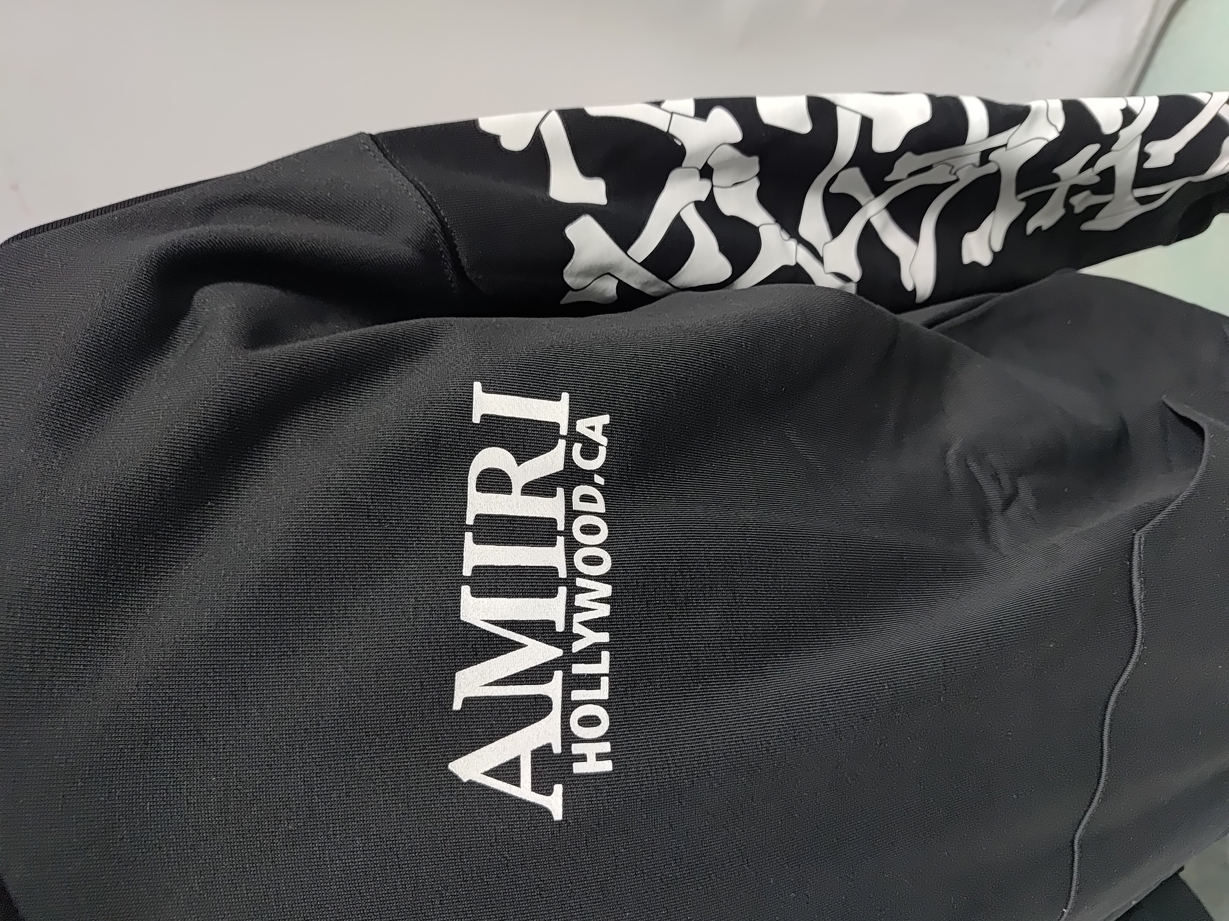 AMIRI Stacked Bones Hoodie #9235 Black/Gray/Red review Stockicks 02