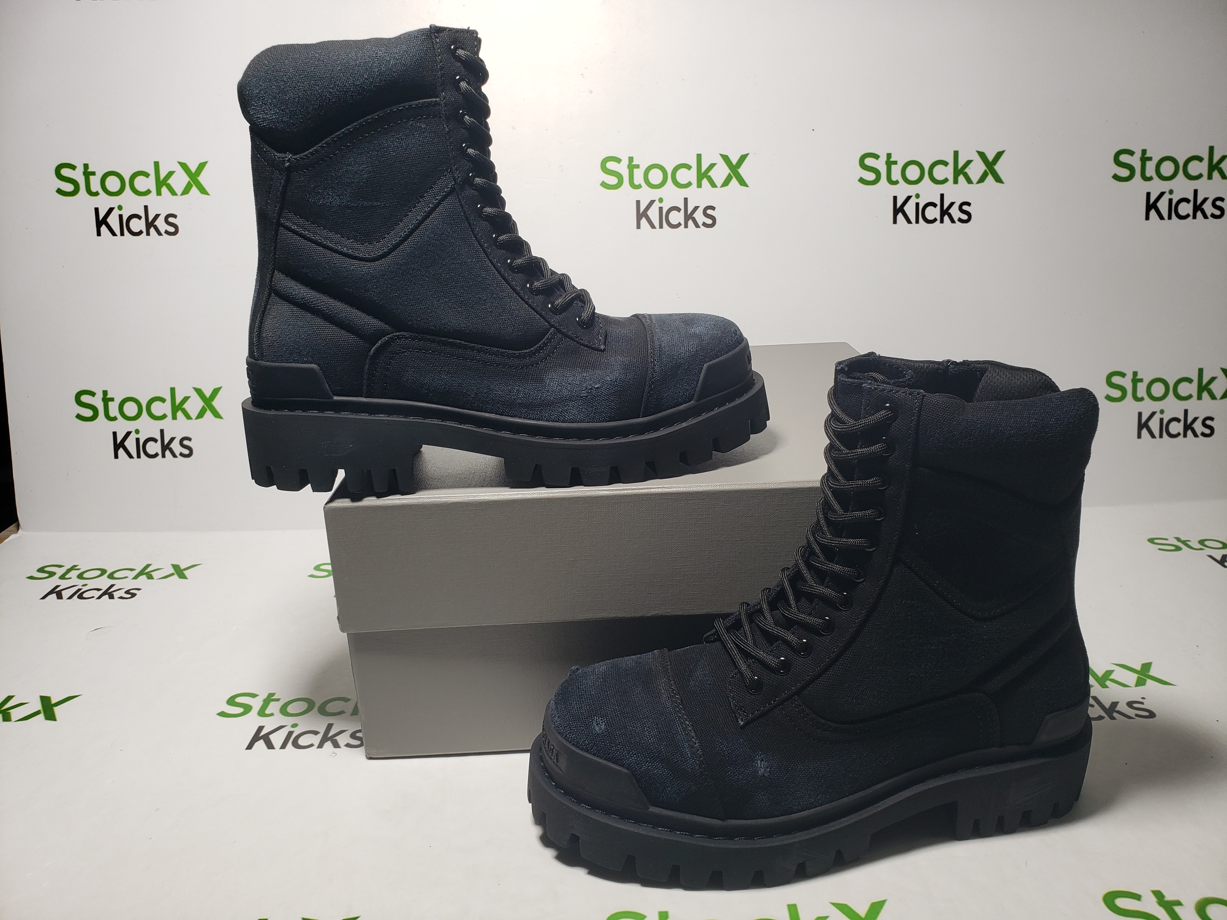 Balenciaga Strike Black CK24090201 review Stockicks 02