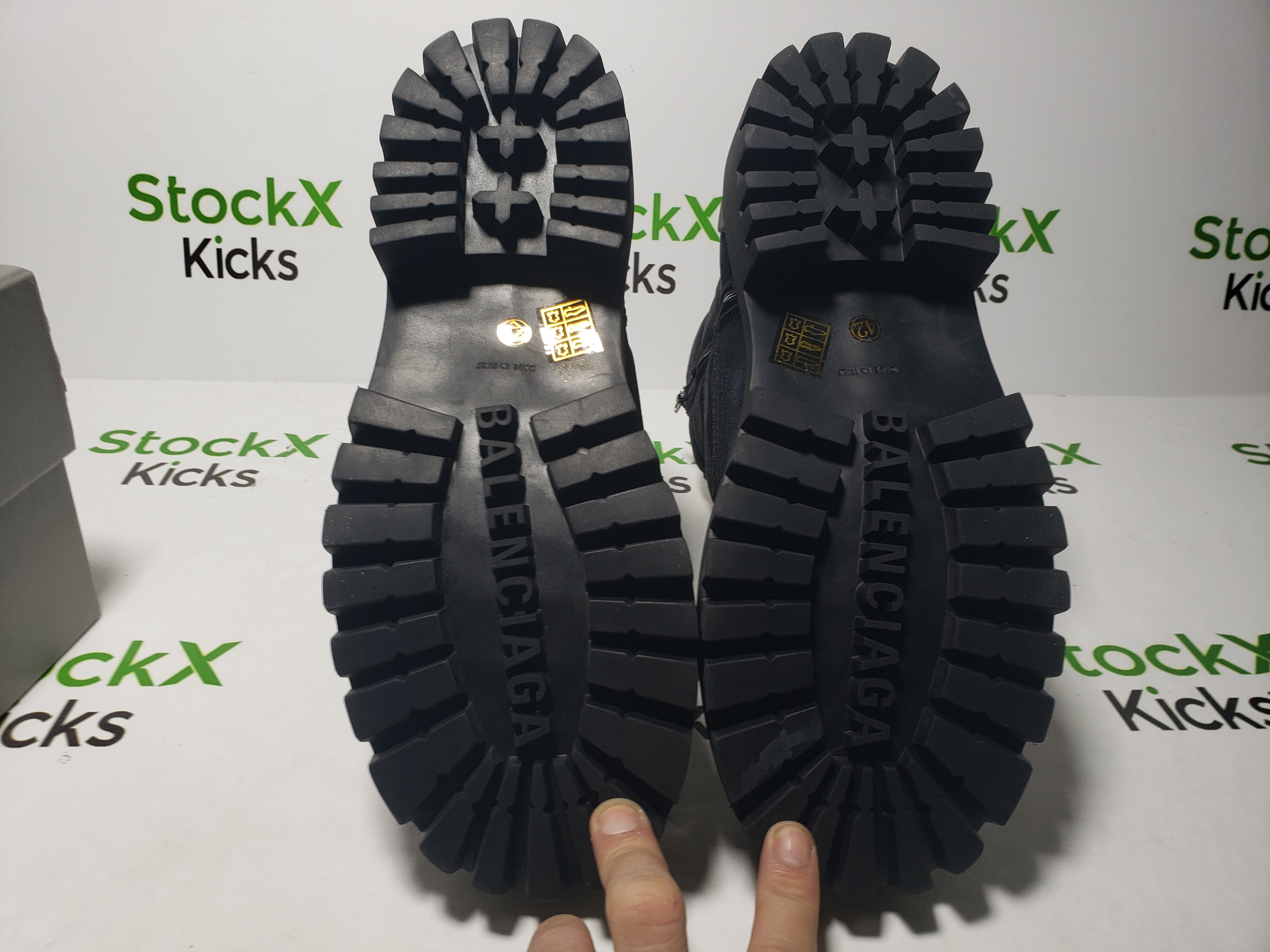 Balenciaga Strike Black CK24090201 review Stockicks 05