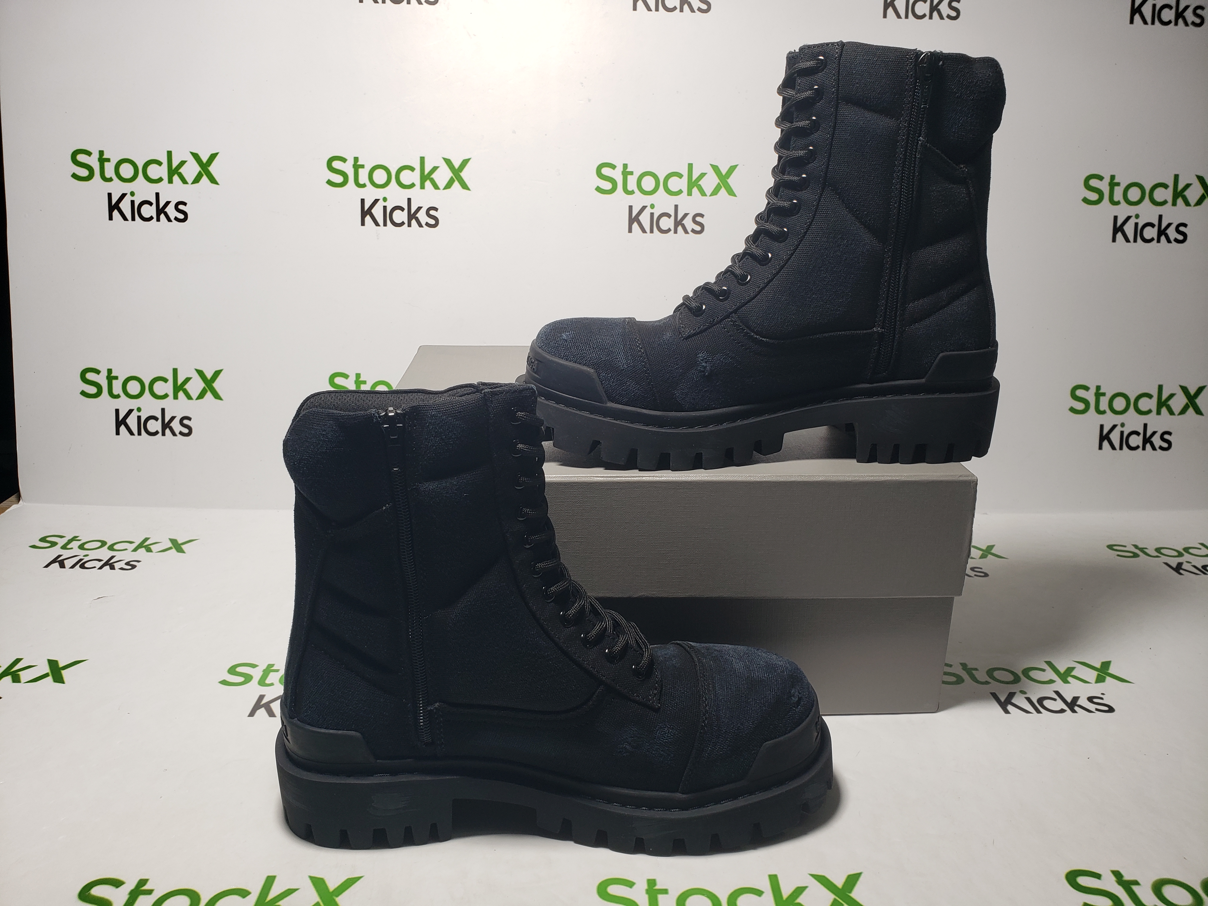 Balenciaga Strike Black CK24090201 review Stockicks 01