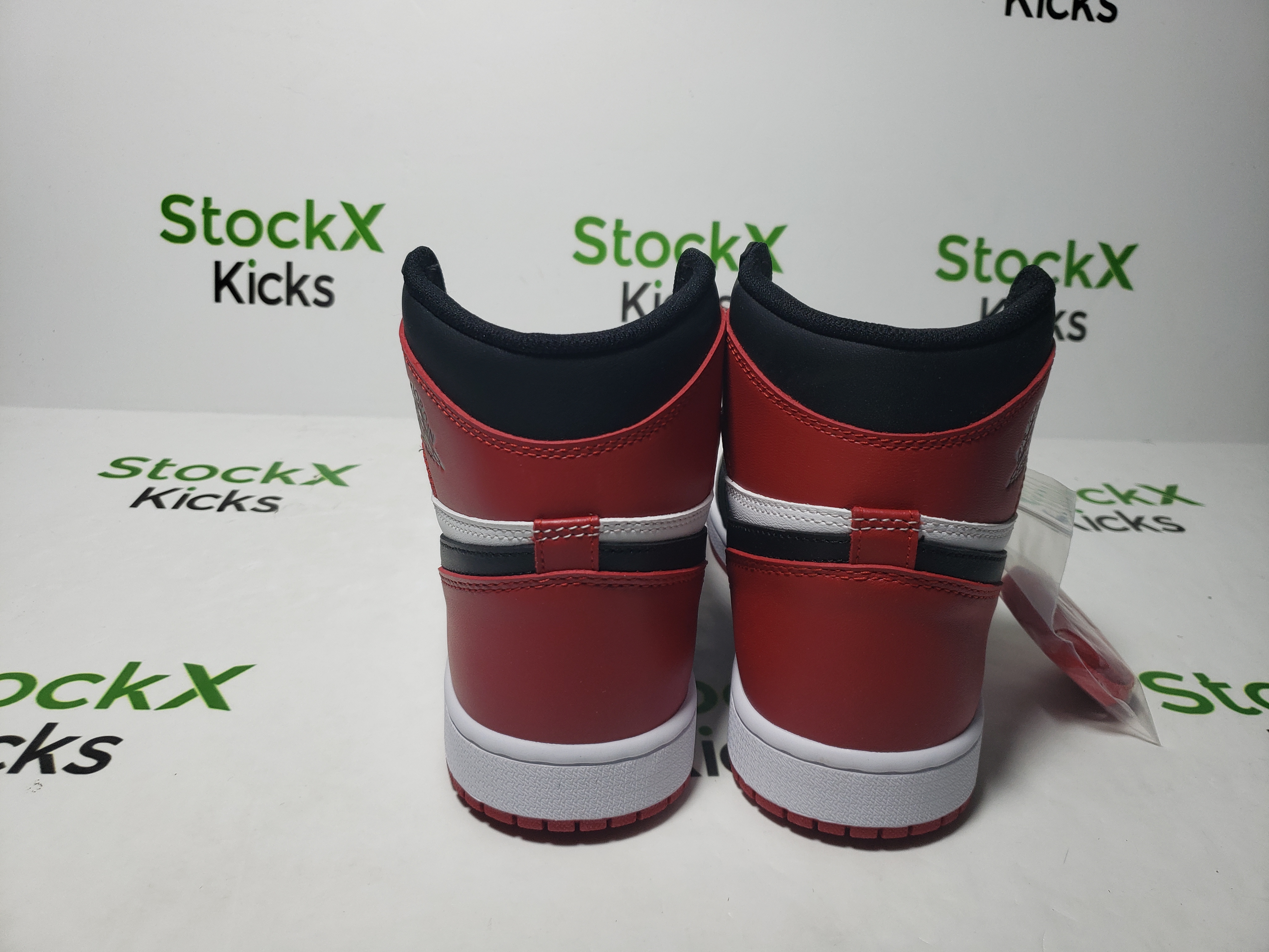 LJR Batch Jordan 1 Retro Black Toe (2016) 555088-125 review Stockicks 03