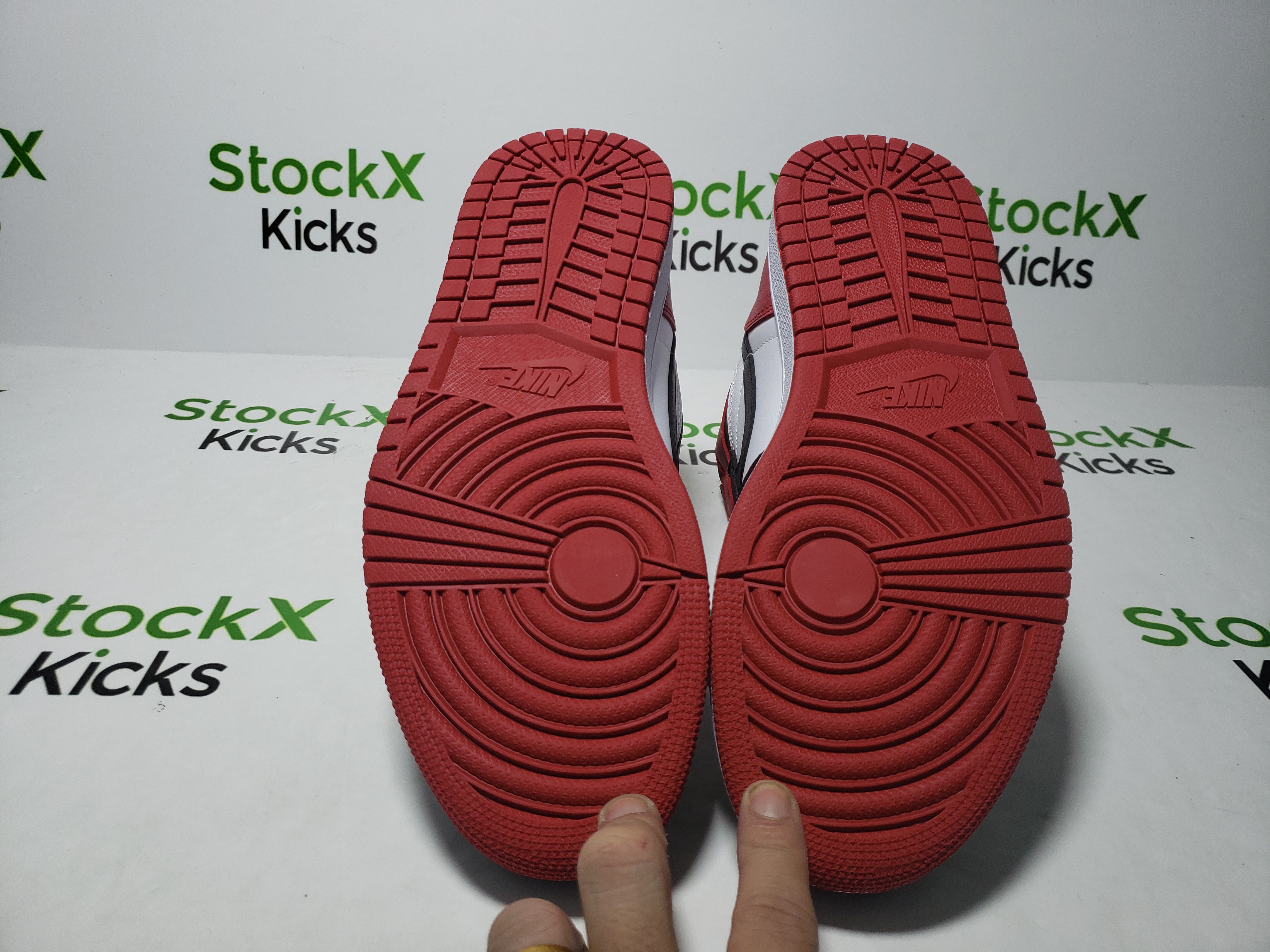 LJR Batch Jordan 1 Retro Black Toe (2016) 555088-125 review Stockicks 05