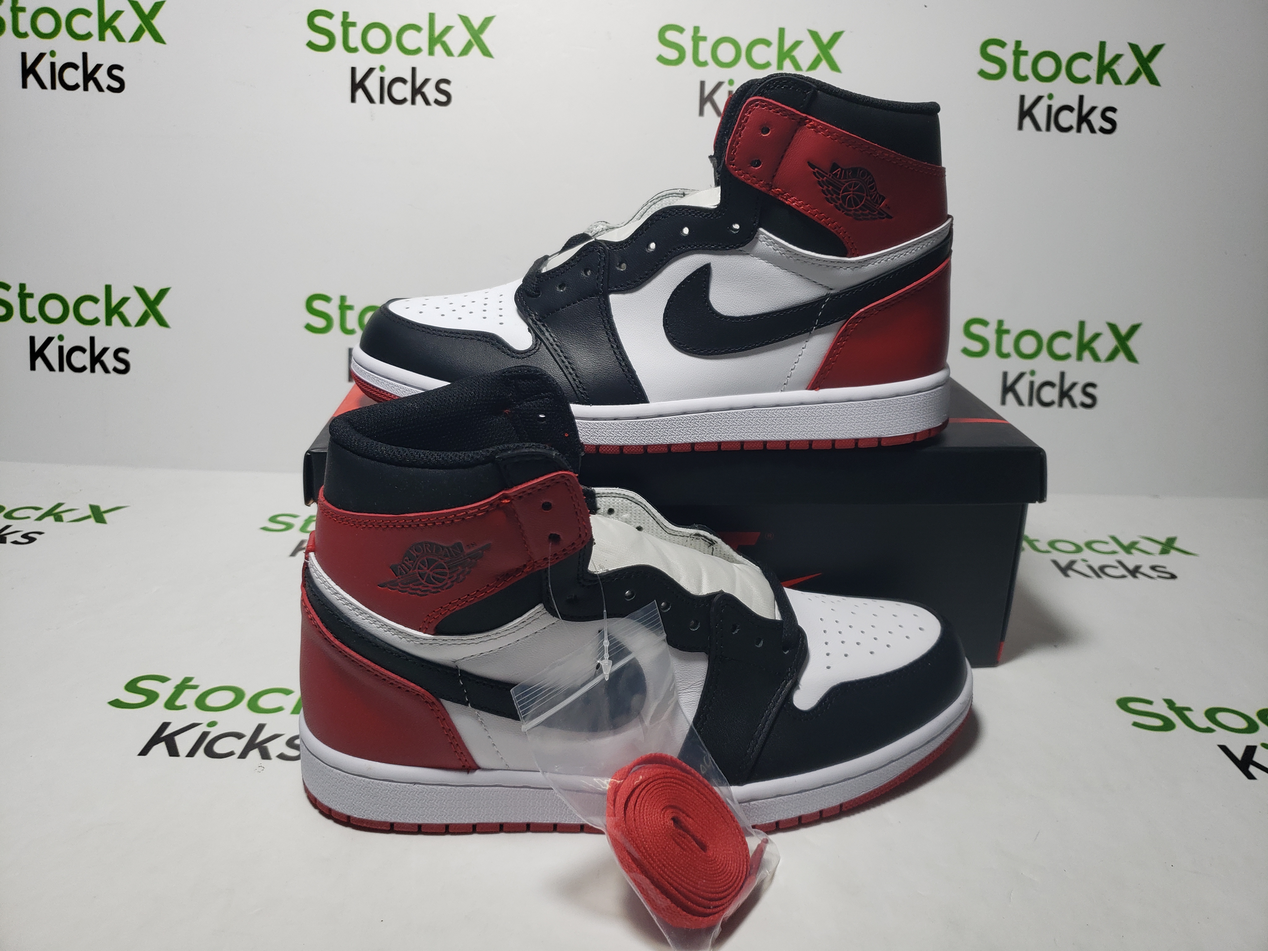 LJR Batch Jordan 1 Retro Black Toe (2016) 555088-125 review Stockicks 01
