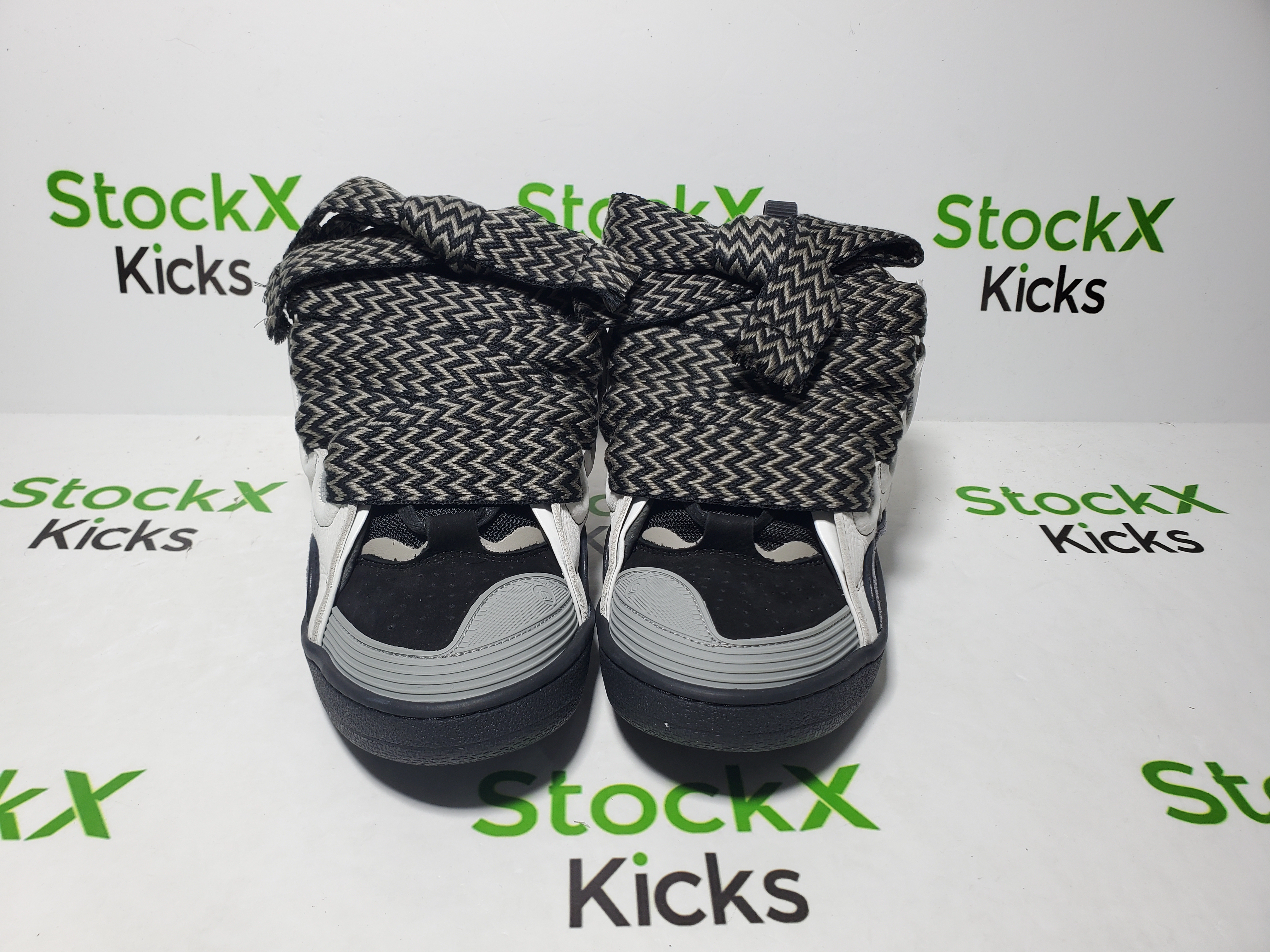 Lanvin Curb Sneakers Black Whiteand Gray review Stockicks 03