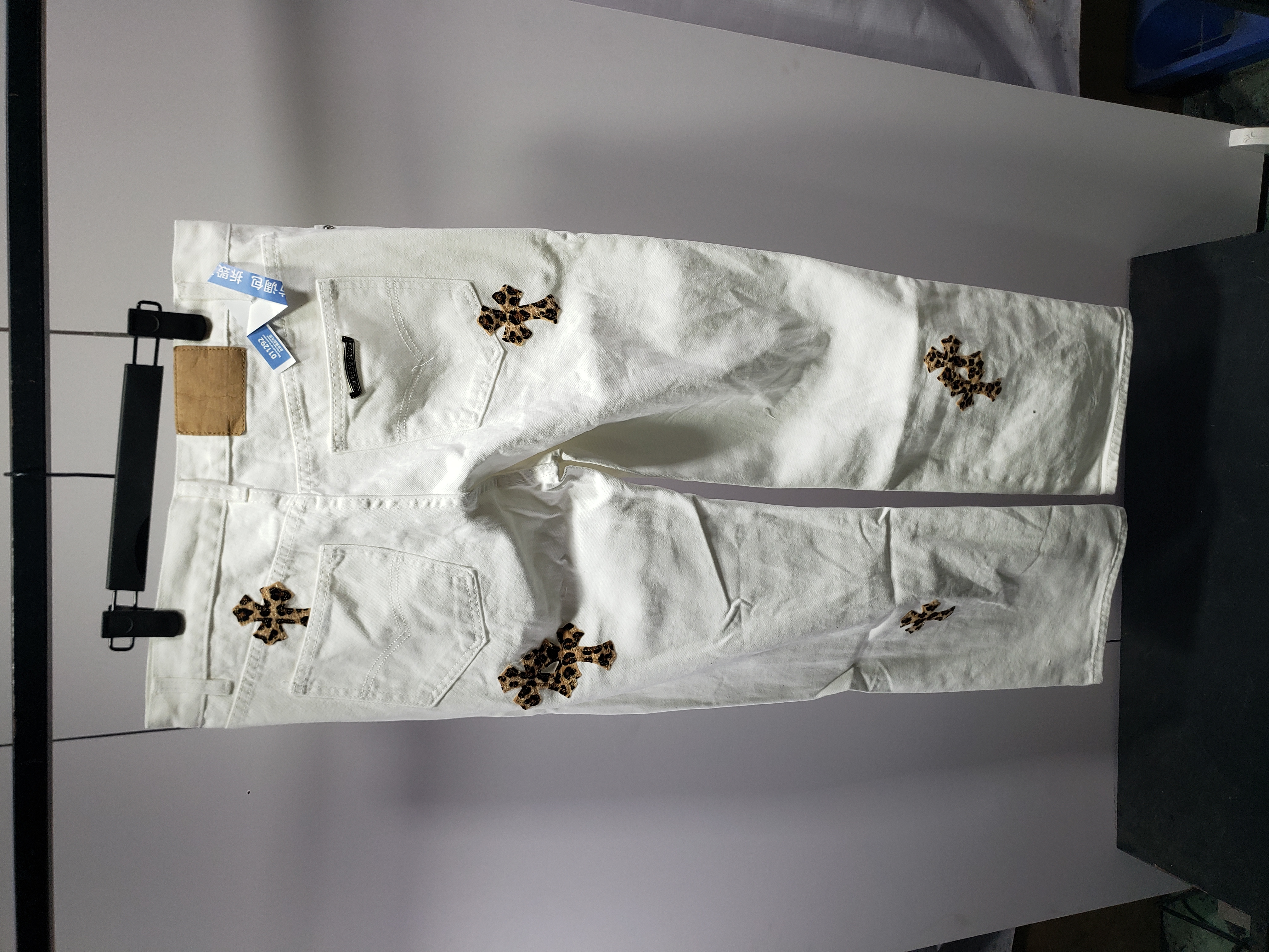 Chrome Hearts Leopard Cross Patch White Jeans White review Stockicks 03
