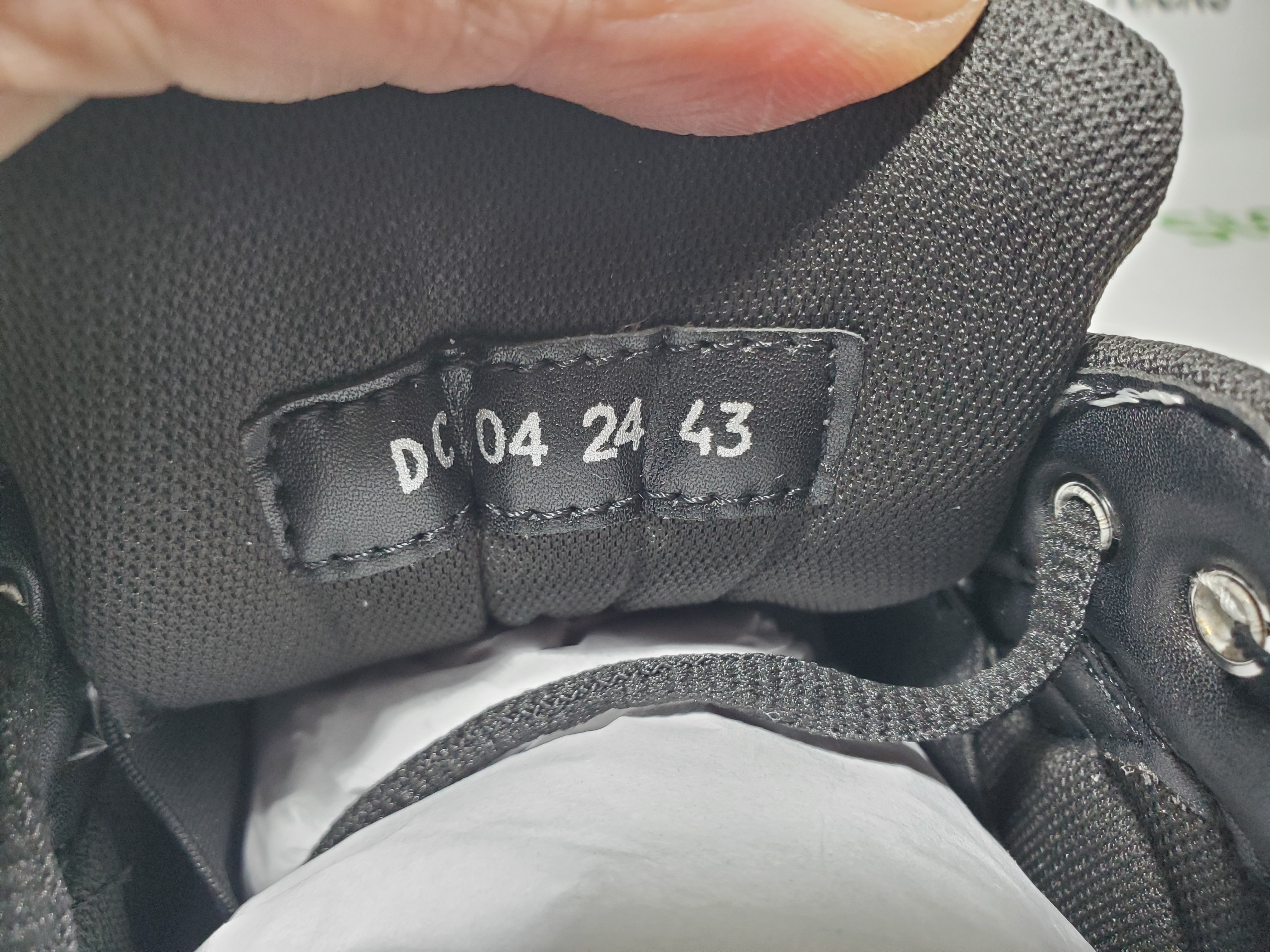Dior B30 Countdown Sneaker ‘Panda White And Black’ review Stockicks 03