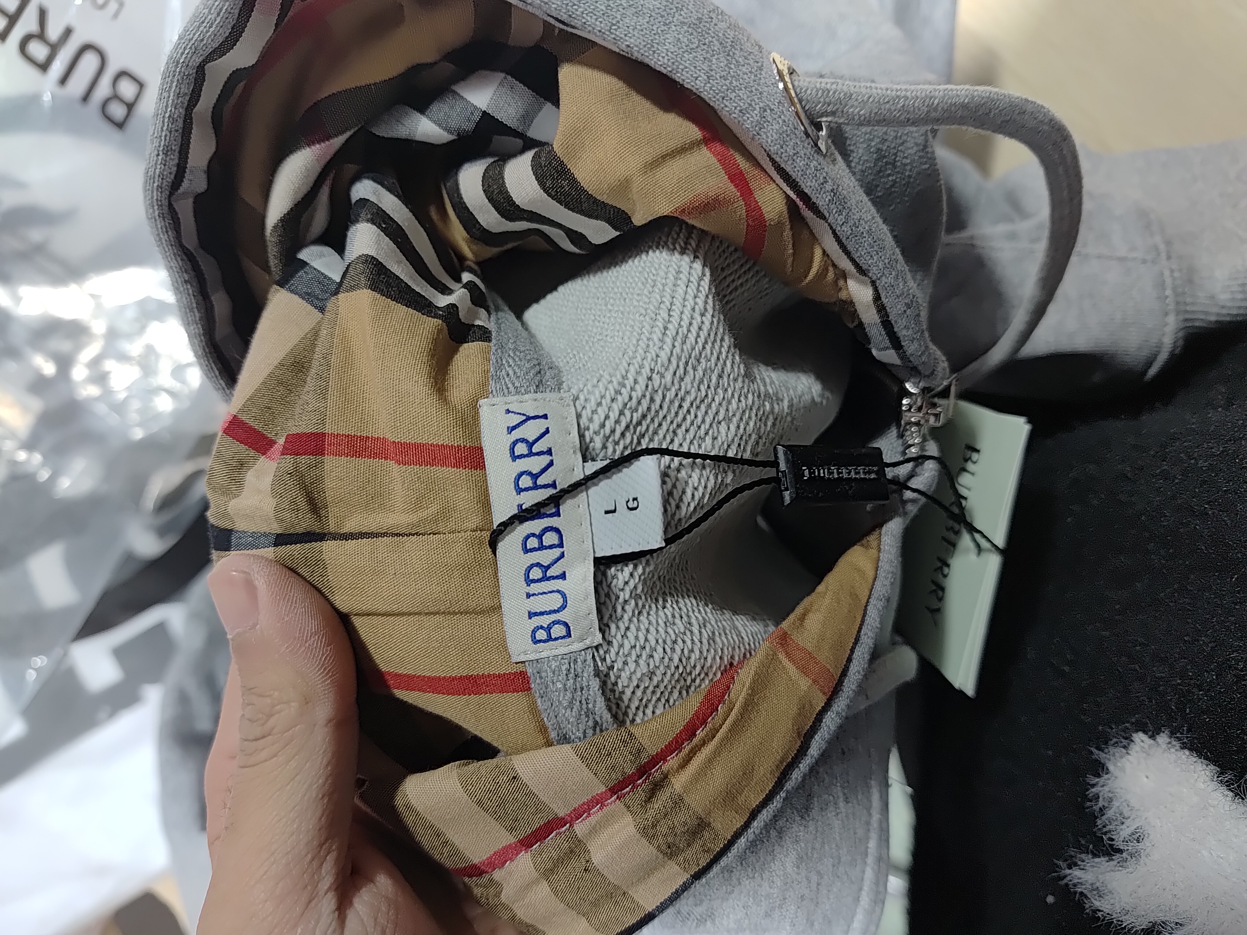 Burberry Embroidered Grey EKD Zip Hoodie Grey CK WH2202024020 review Stockicks 00