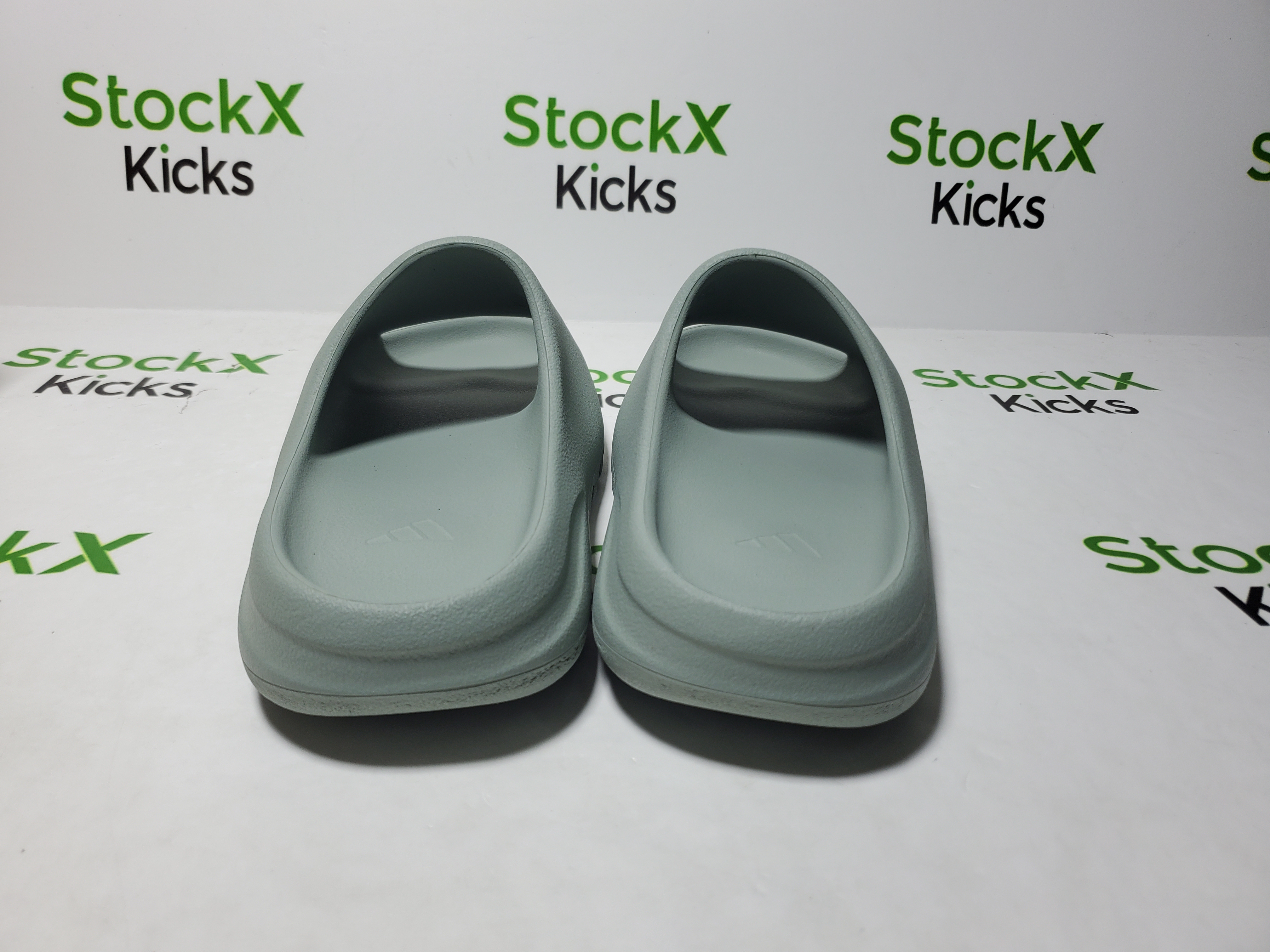 PK God Batch adidas Yeezy Iight Grayish Green ID5480 review Stockicks 03