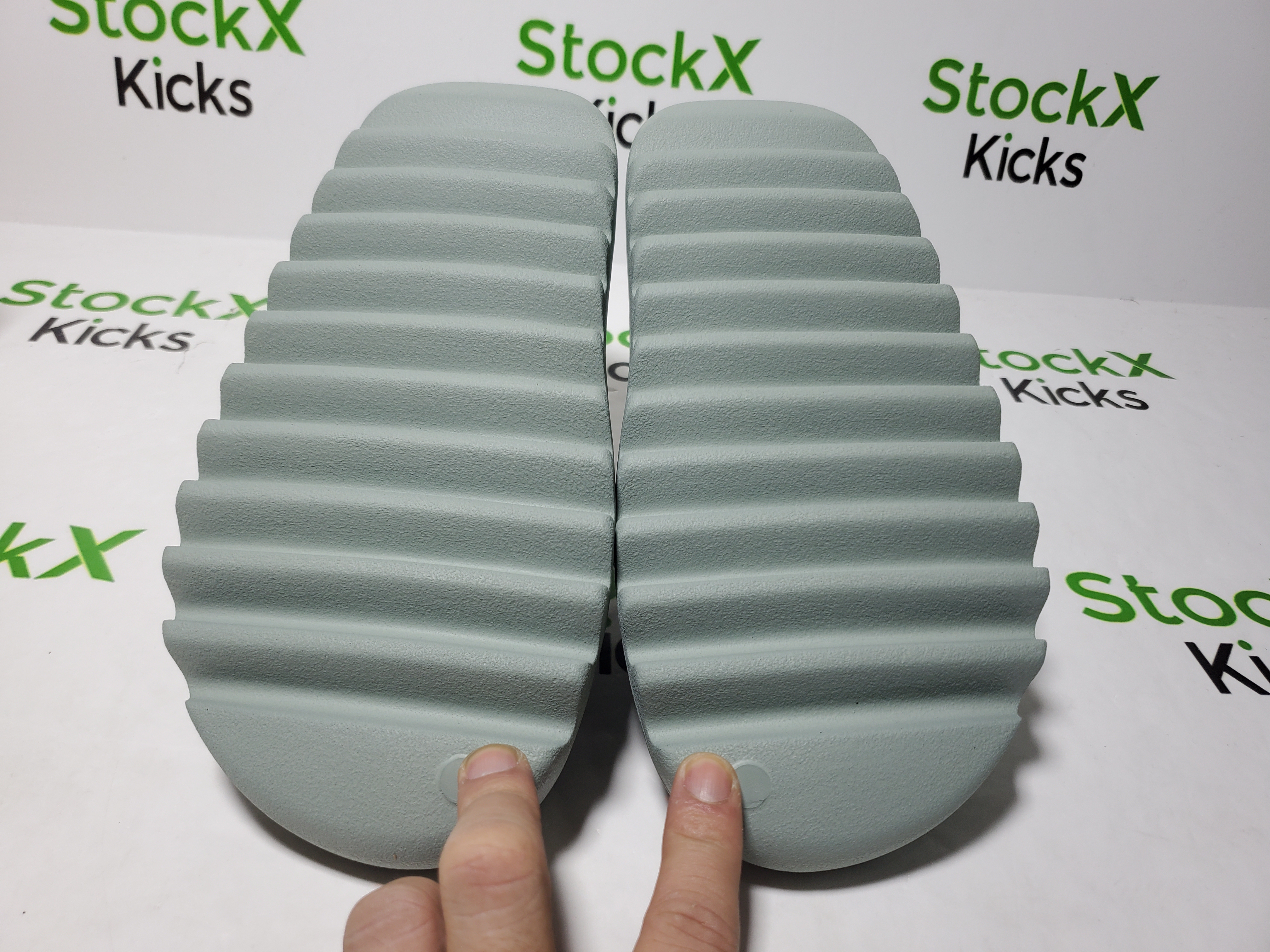 PK God Batch adidas Yeezy Iight Grayish Green ID5480 review Stockicks 05