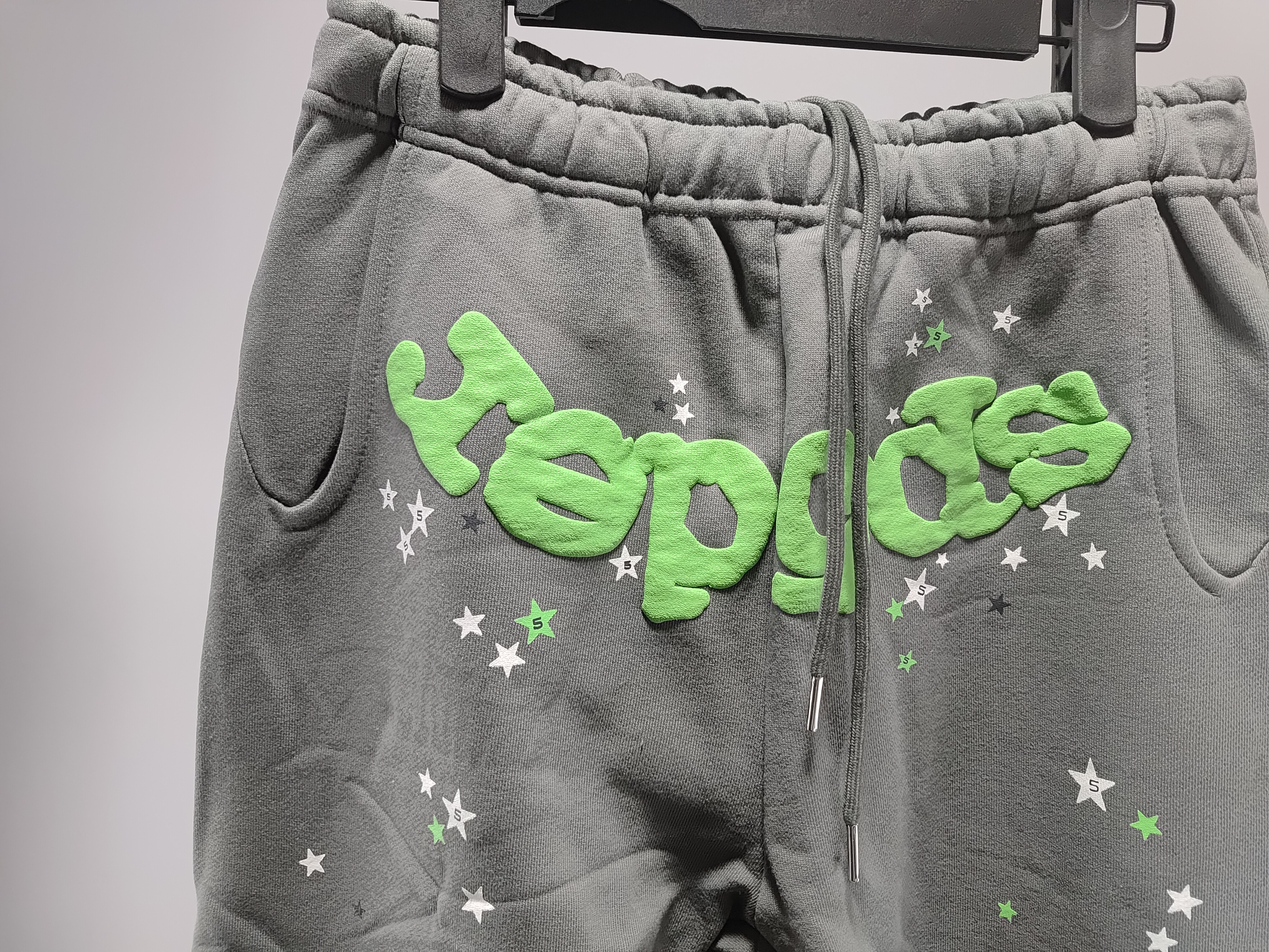 Sp5der Wait Web Sweatpant Slate Grey review Stockicks 02