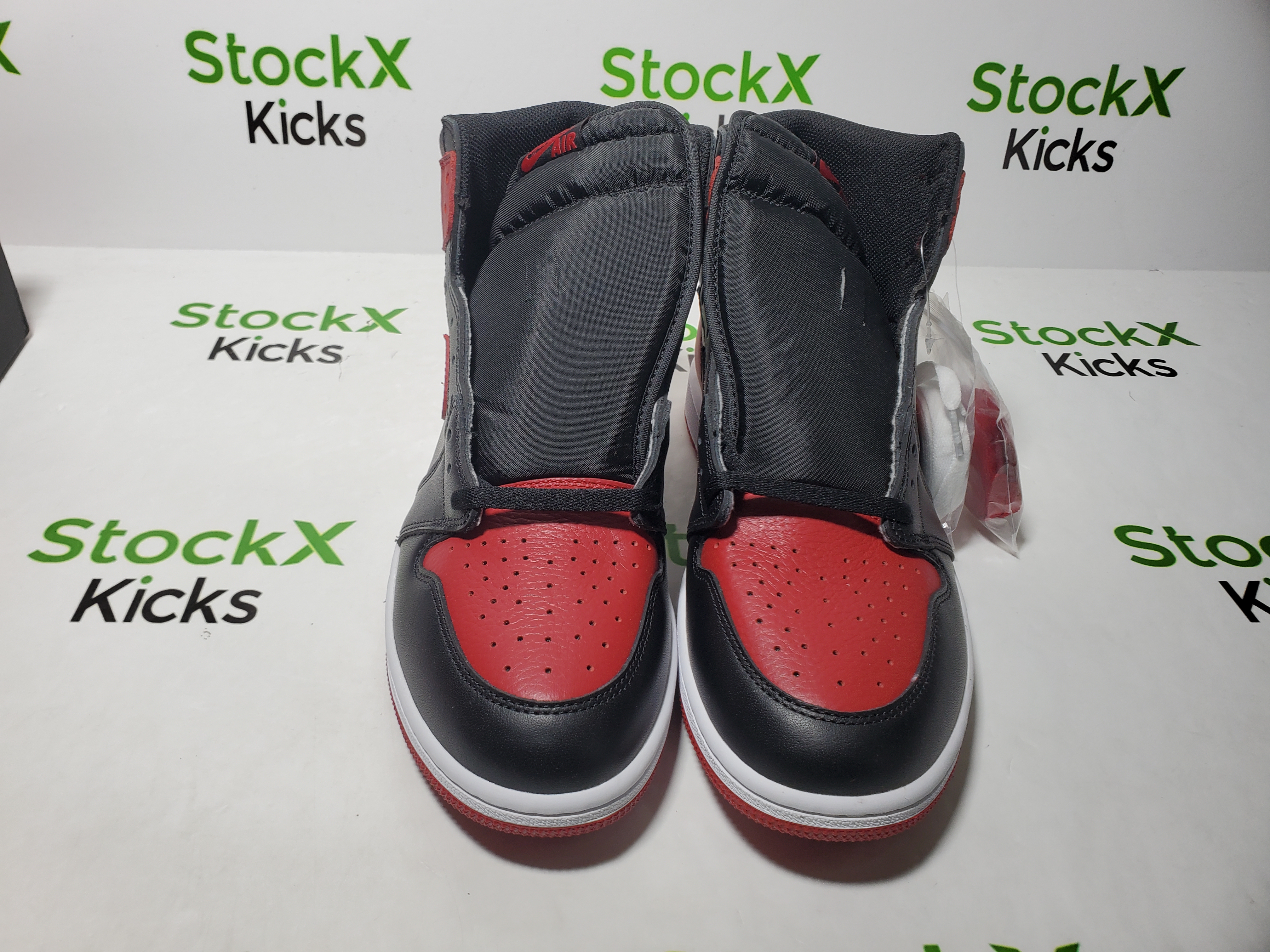 LJR Batch  Jordan 1 Retro High Bred Banned (2016) 555088-001 review Stockicks 04