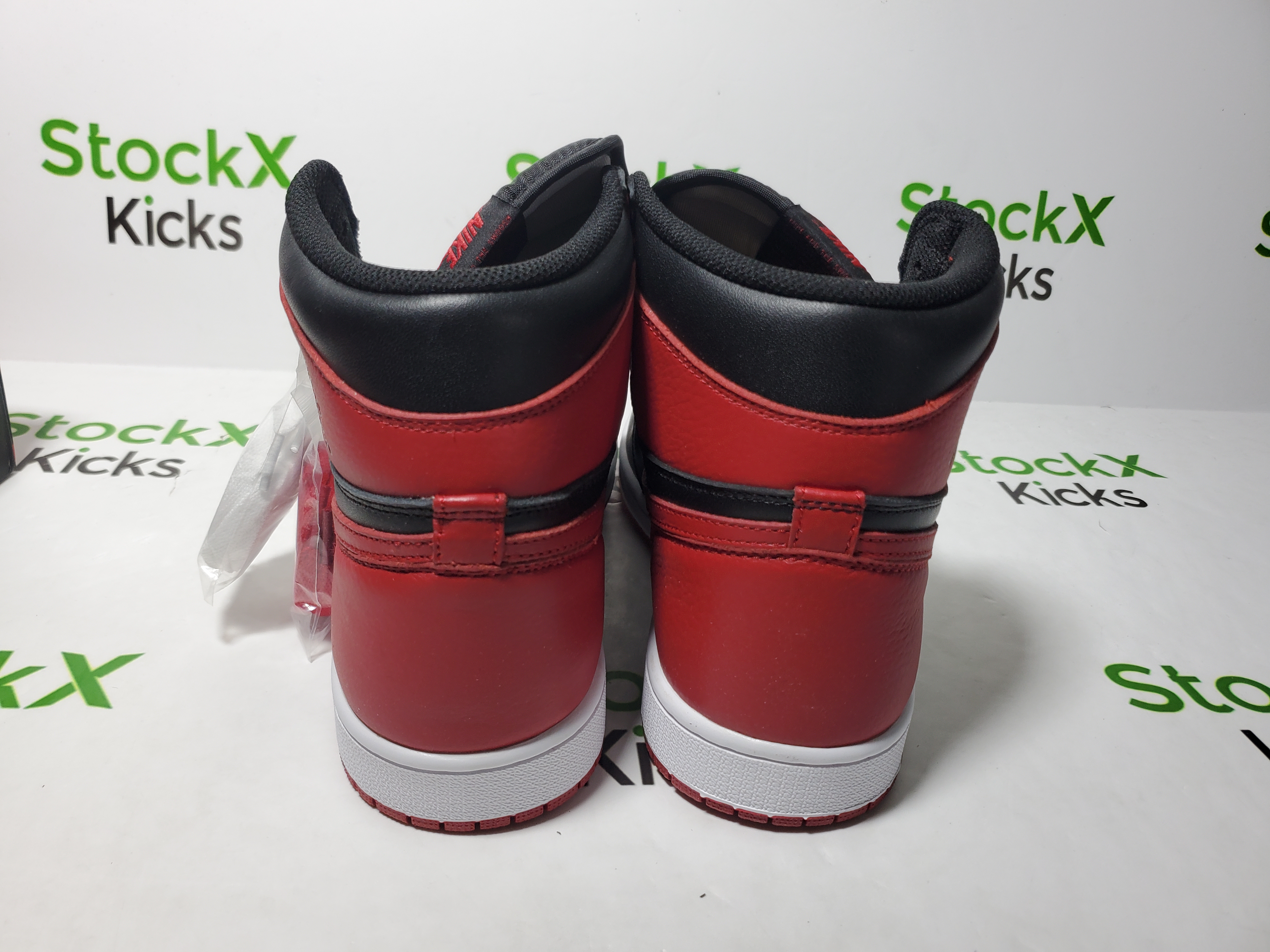 LJR Batch  Jordan 1 Retro High Bred Banned (2016) 555088-001 review Stockicks 03