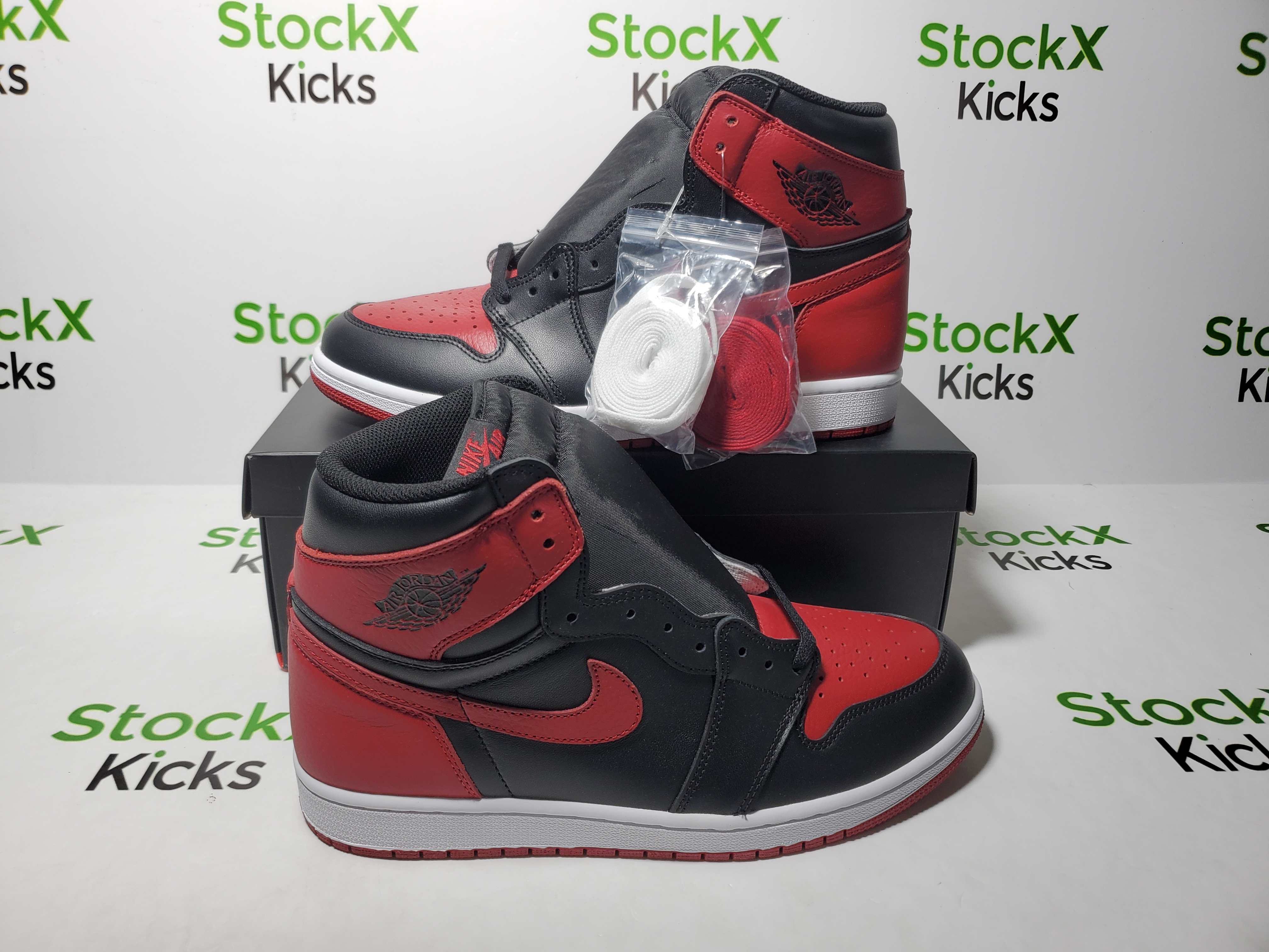 LJR Batch  Jordan 1 Retro High Bred Banned (2016) 555088-001 review Stockicks 01