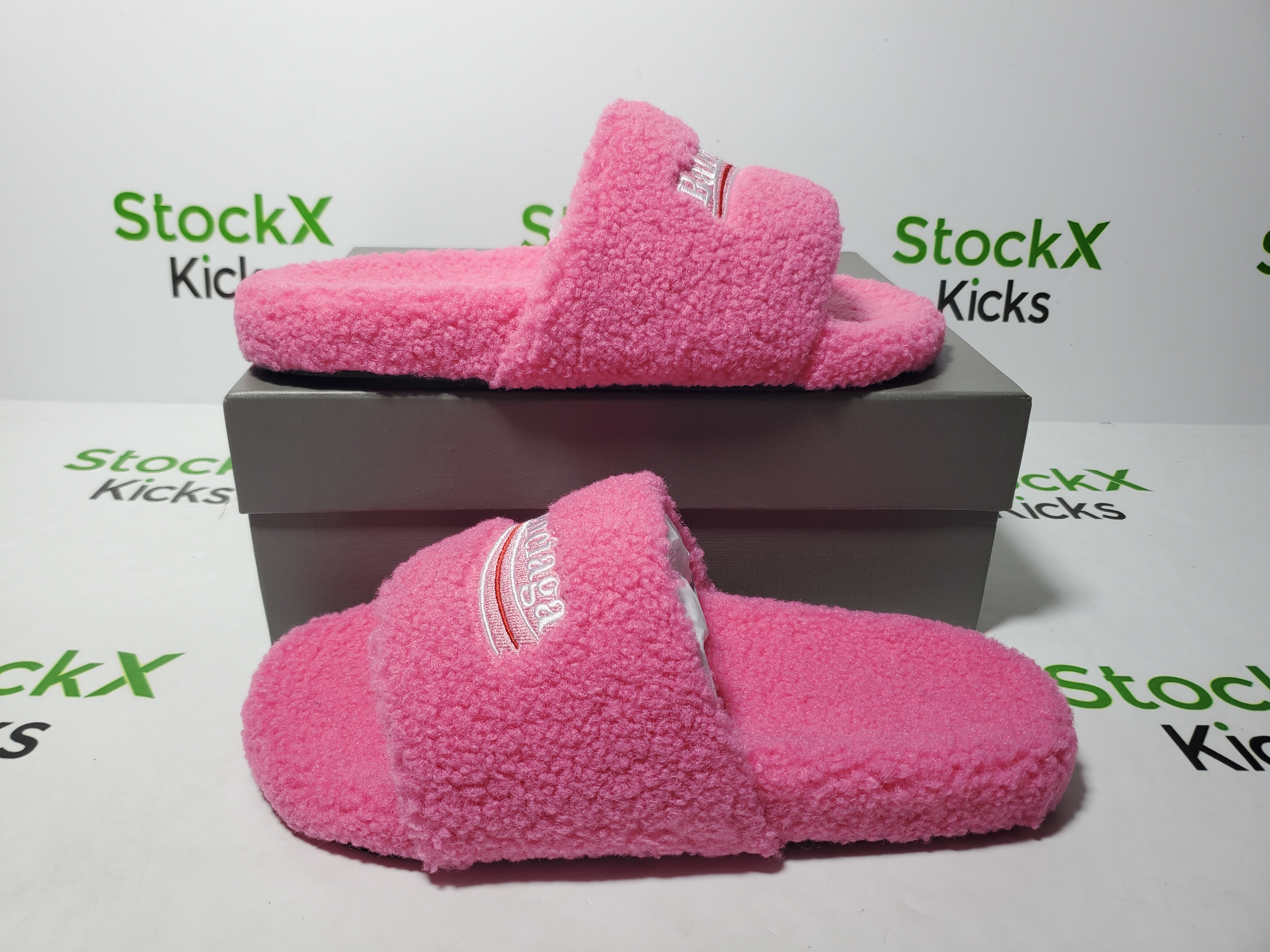 Balenciaga Furry Slide Pink CK 654261WBDZ05096 review Stockicks 02