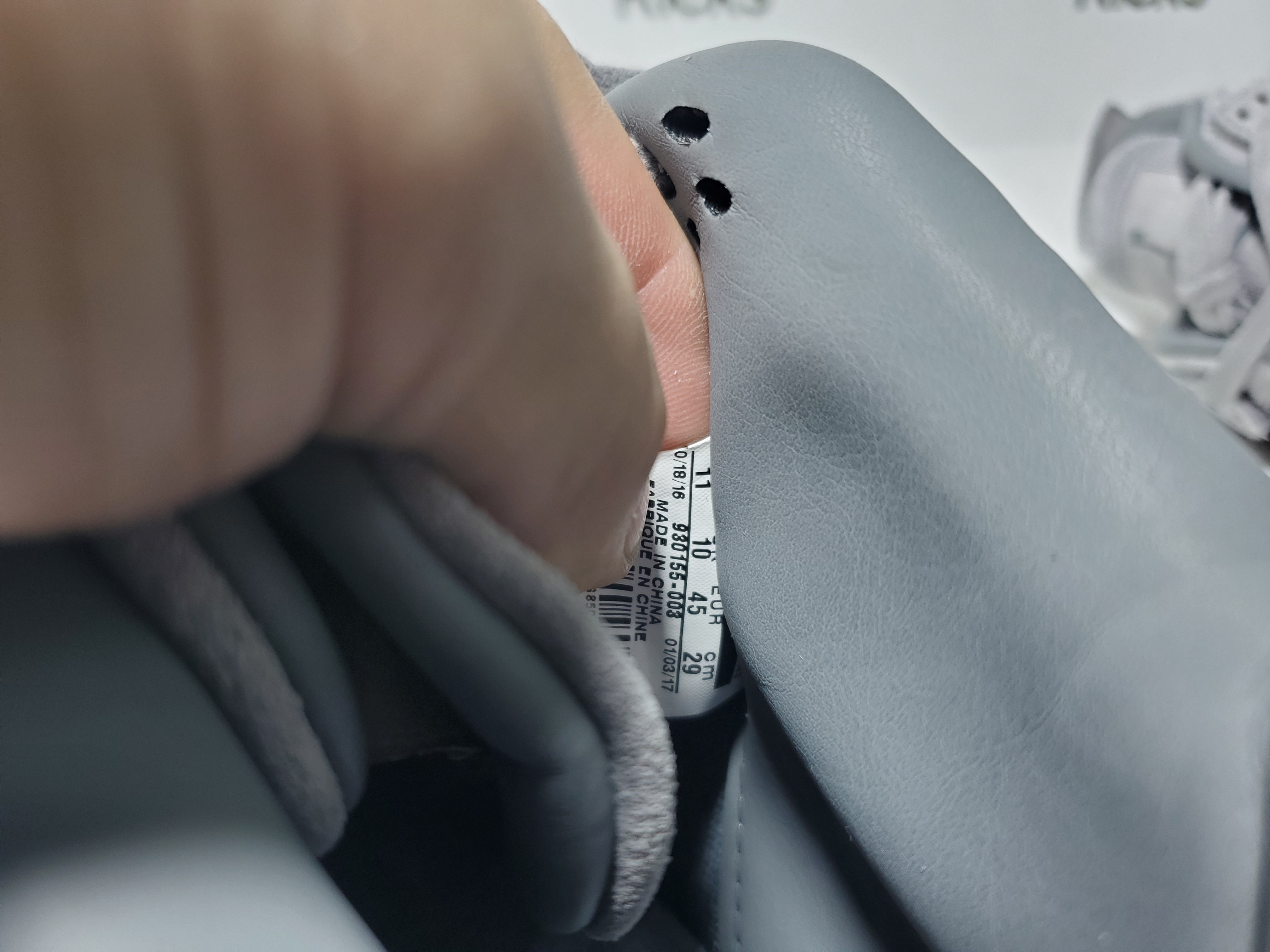 PK God Batch Air Jordan 4 Retro Kaws  930155-003 review Stockicks 06