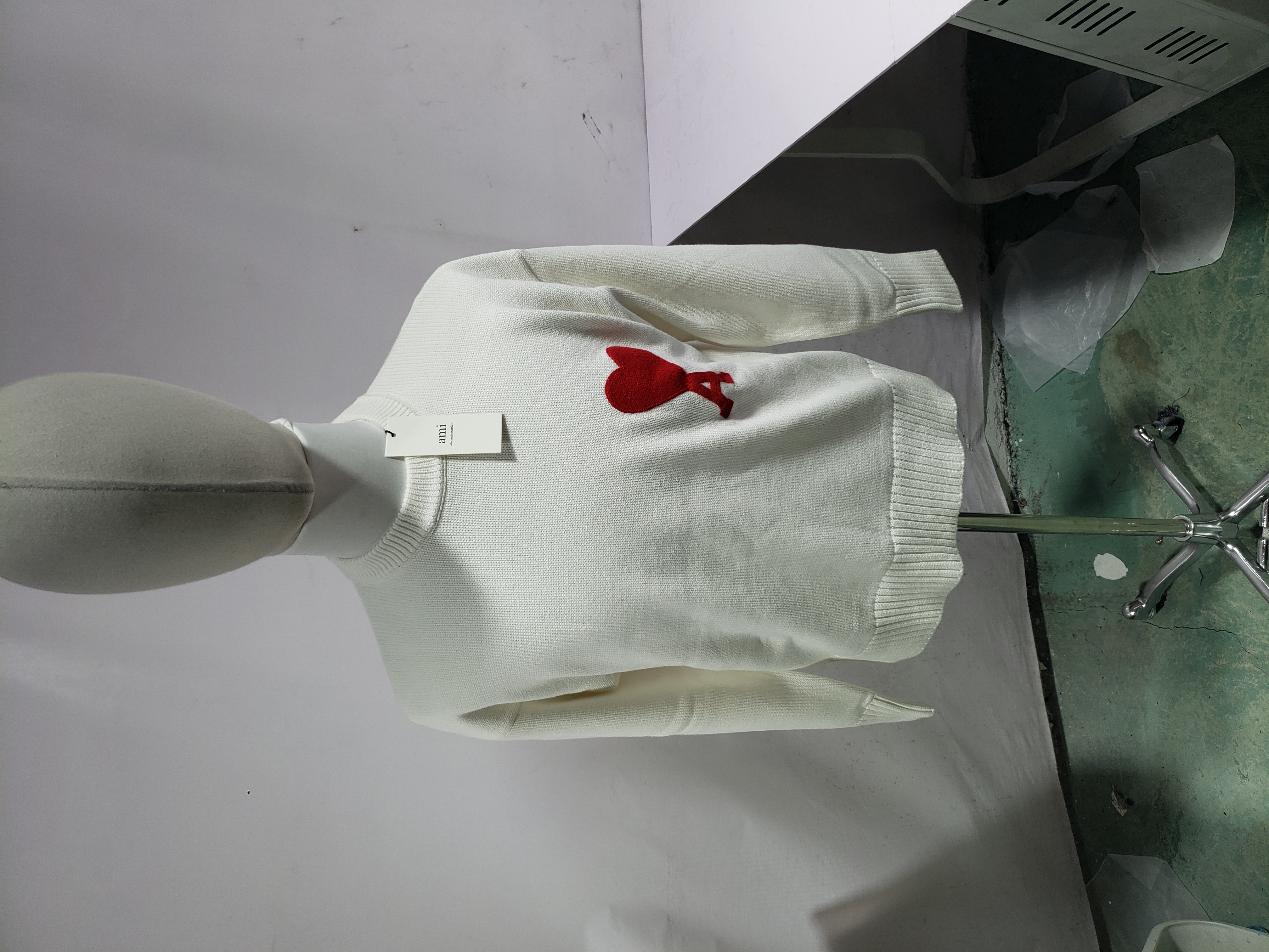 AMI PARIS 21FW Heart Embroidered Crew Neck Sweater White review Stockicks 01