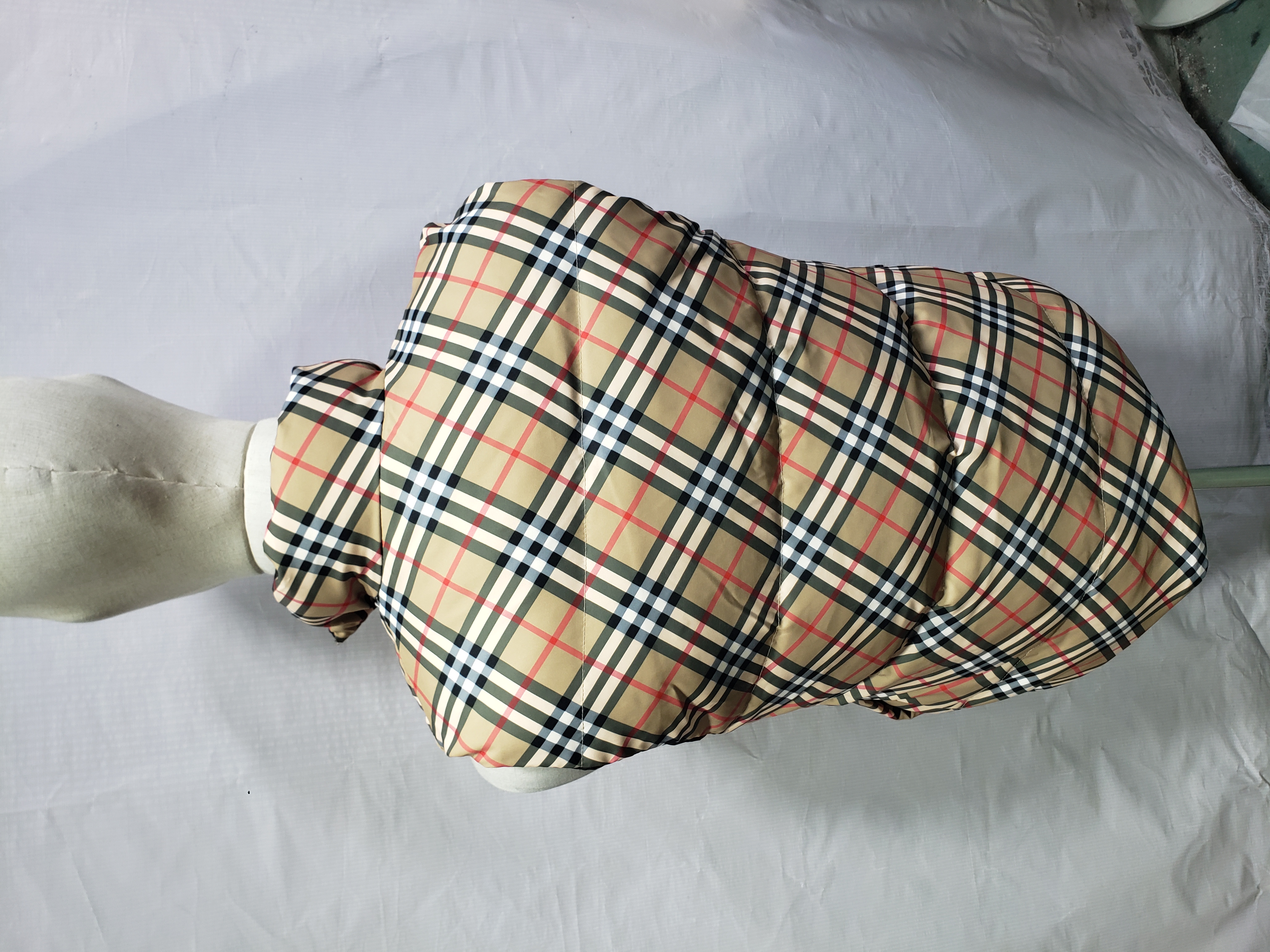 Burberry Reversible Check Pattern Waistcoat Vest Beige CK WN5002024038 review Stockicks 04