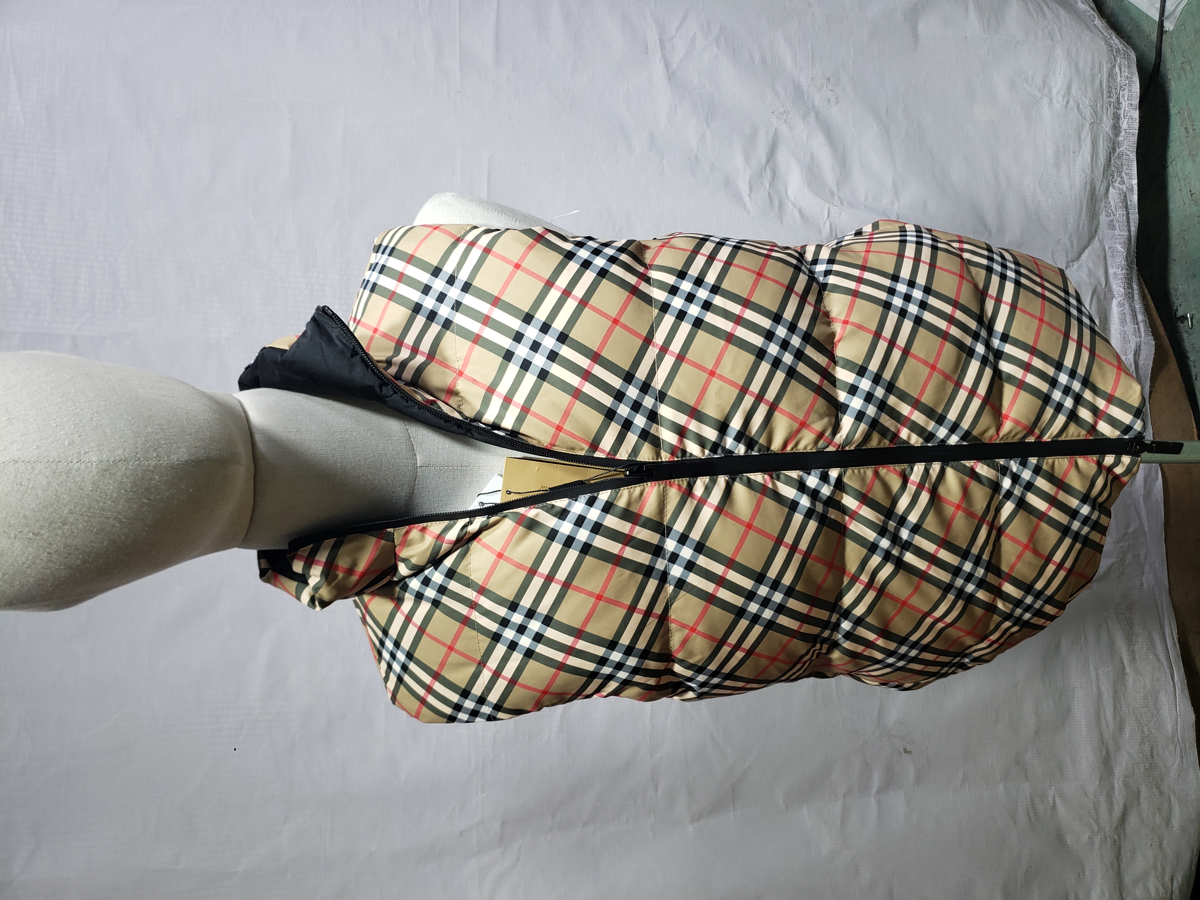 Burberry Reversible Check Pattern Waistcoat Vest Beige CK WN5002024038 review Stockicks 01