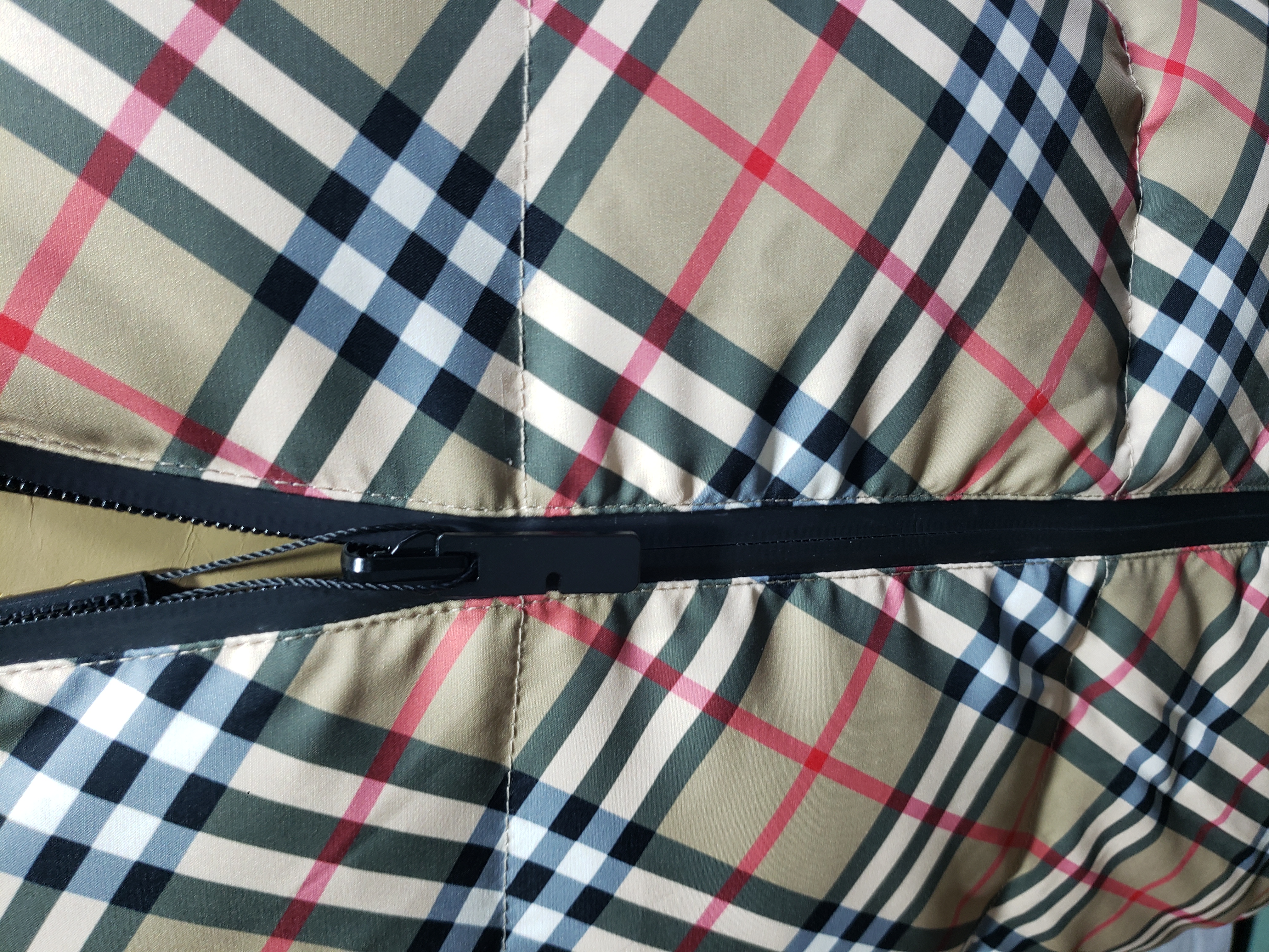 Burberry Reversible Check Pattern Waistcoat Vest Beige CK WN5002024038 review Stockicks 03
