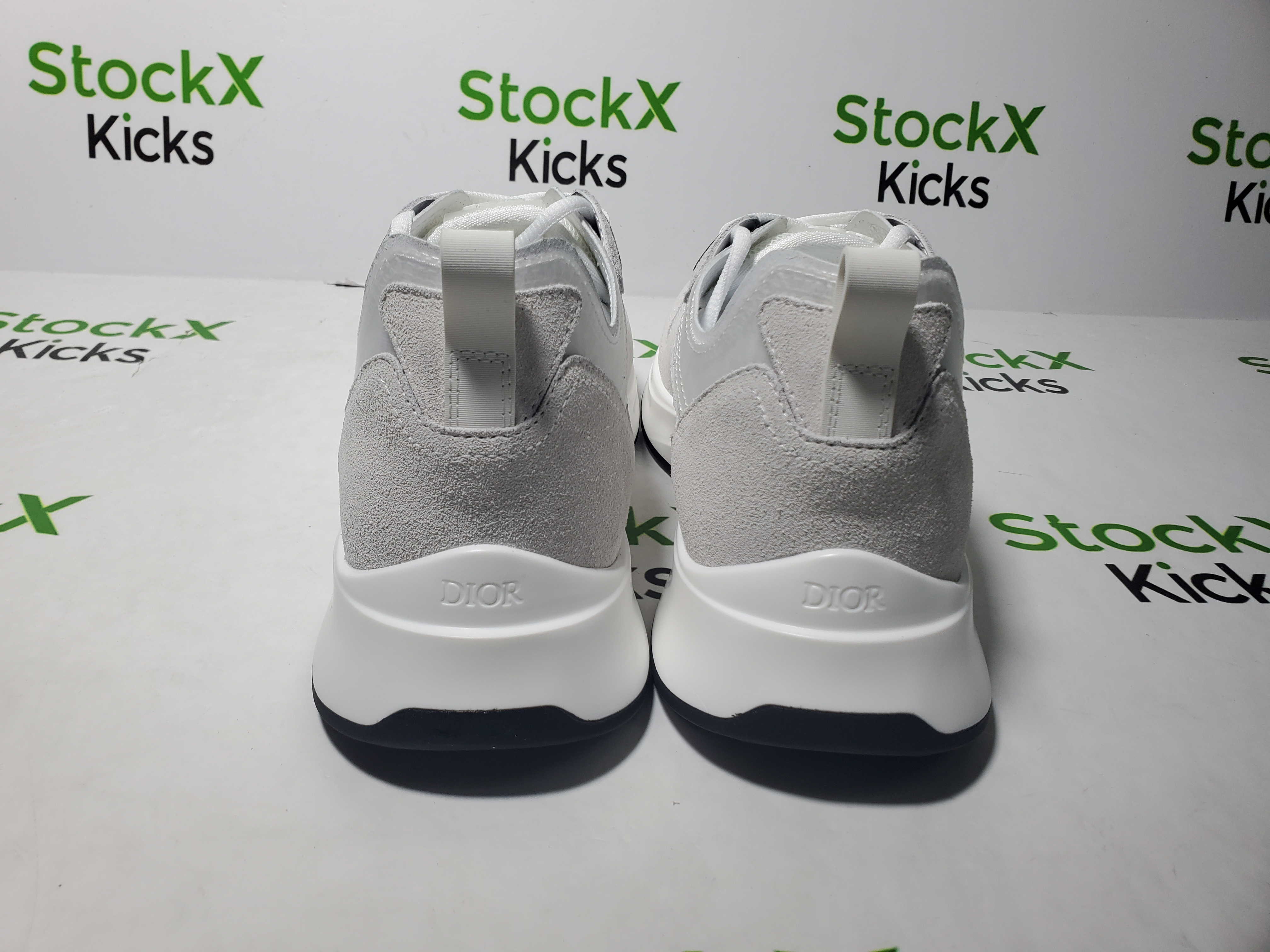 Dior B25 Runner White Oblique Suede 3SN259YTR-H069 review Stockicks 03