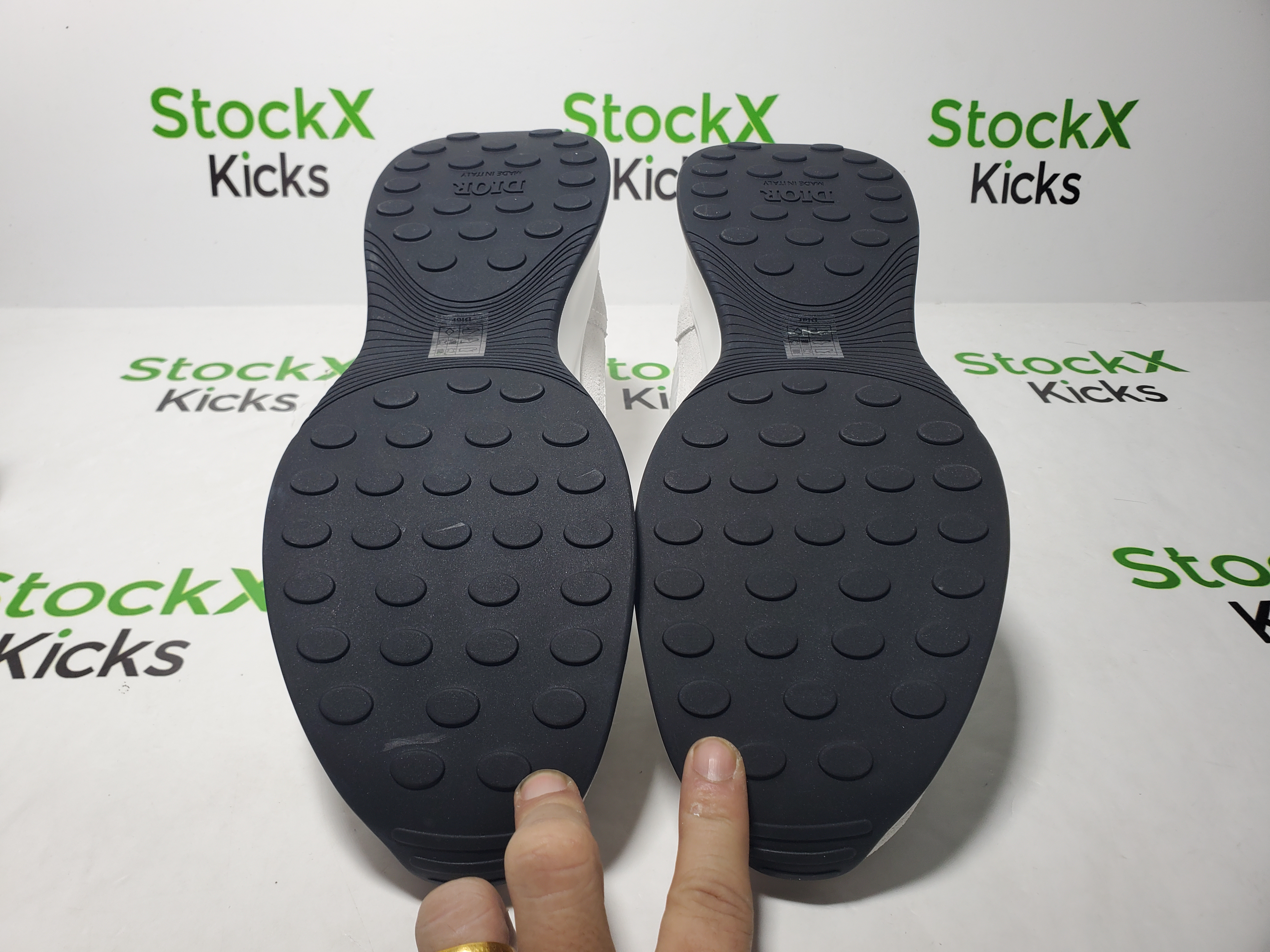 Dior B25 Runner White Oblique Suede 3SN259YTR-H069 review Stockicks 05