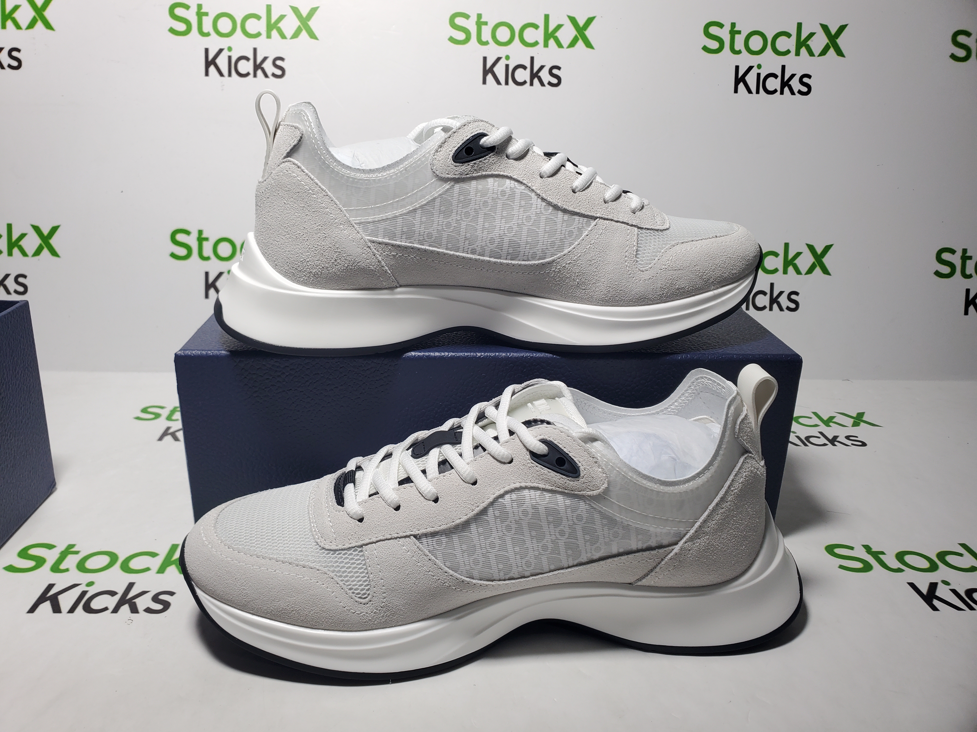 Dior B25 Runner White Oblique Suede 3SN259YTR-H069 review Stockicks 02