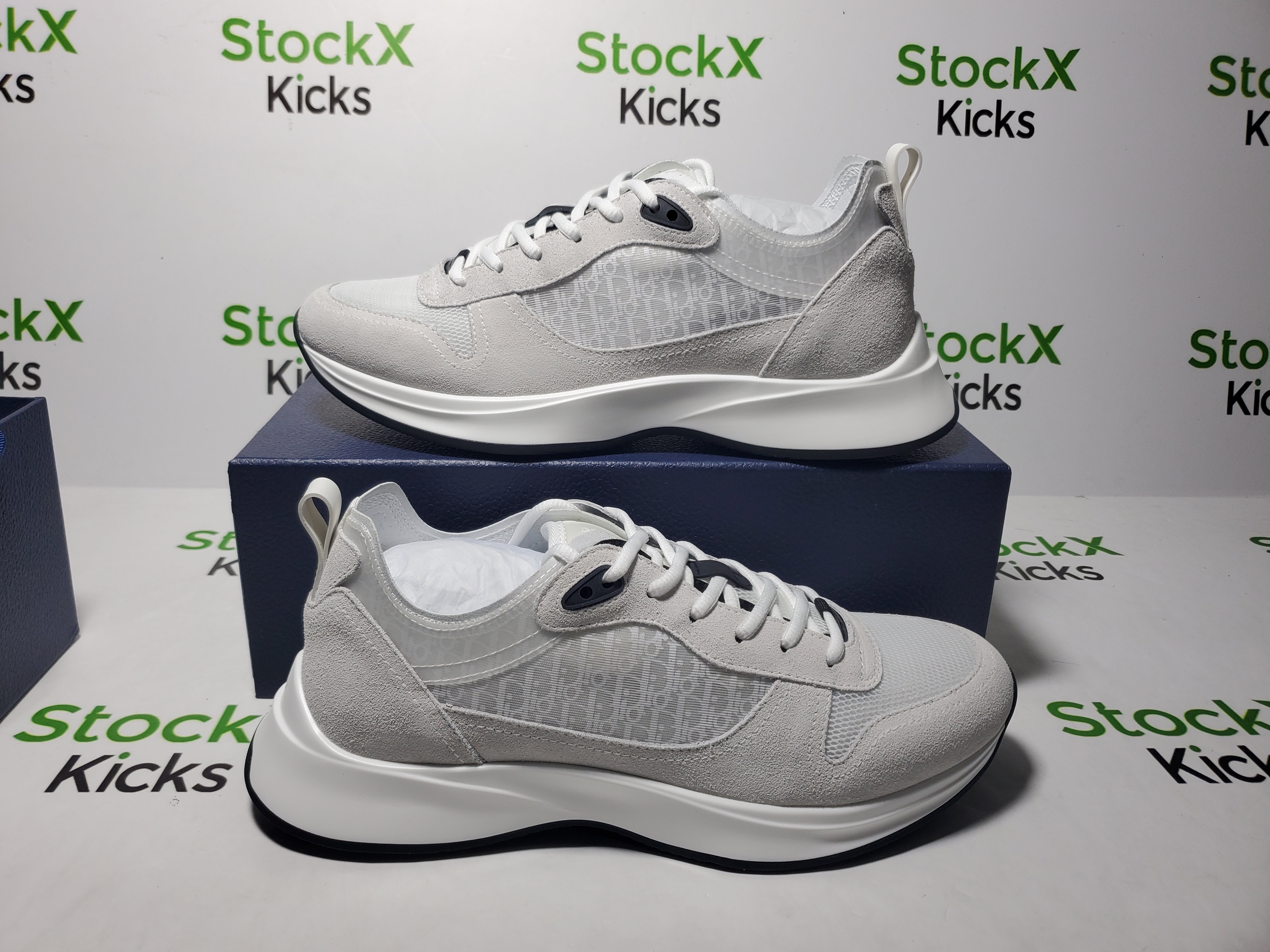 Dior B25 Runner White Oblique Suede 3SN259YTR-H069 review Stockicks 01