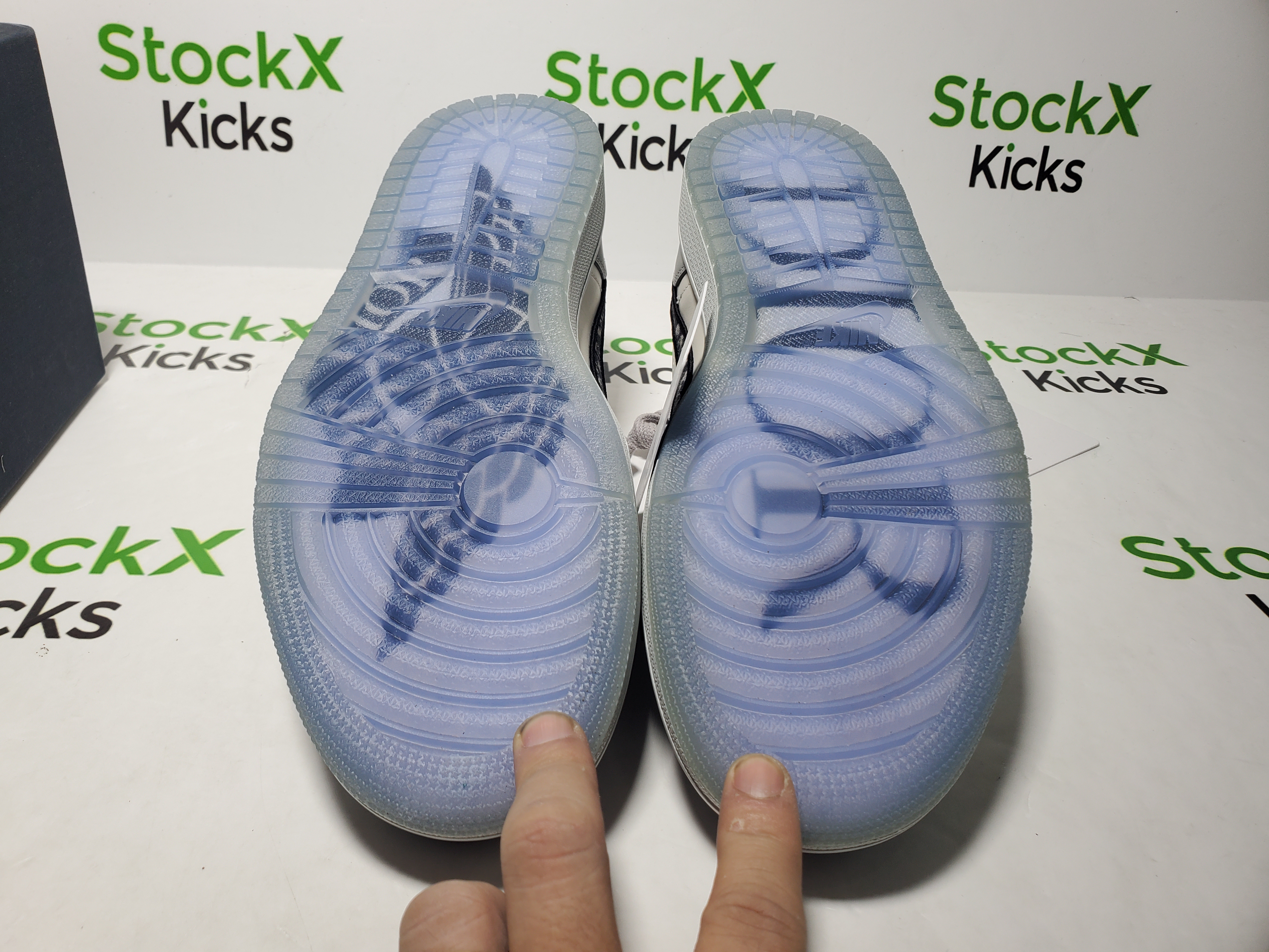 H12 Batch Air Jordan 1 Retro Low Dior CN8608-002 review Stockicks 05