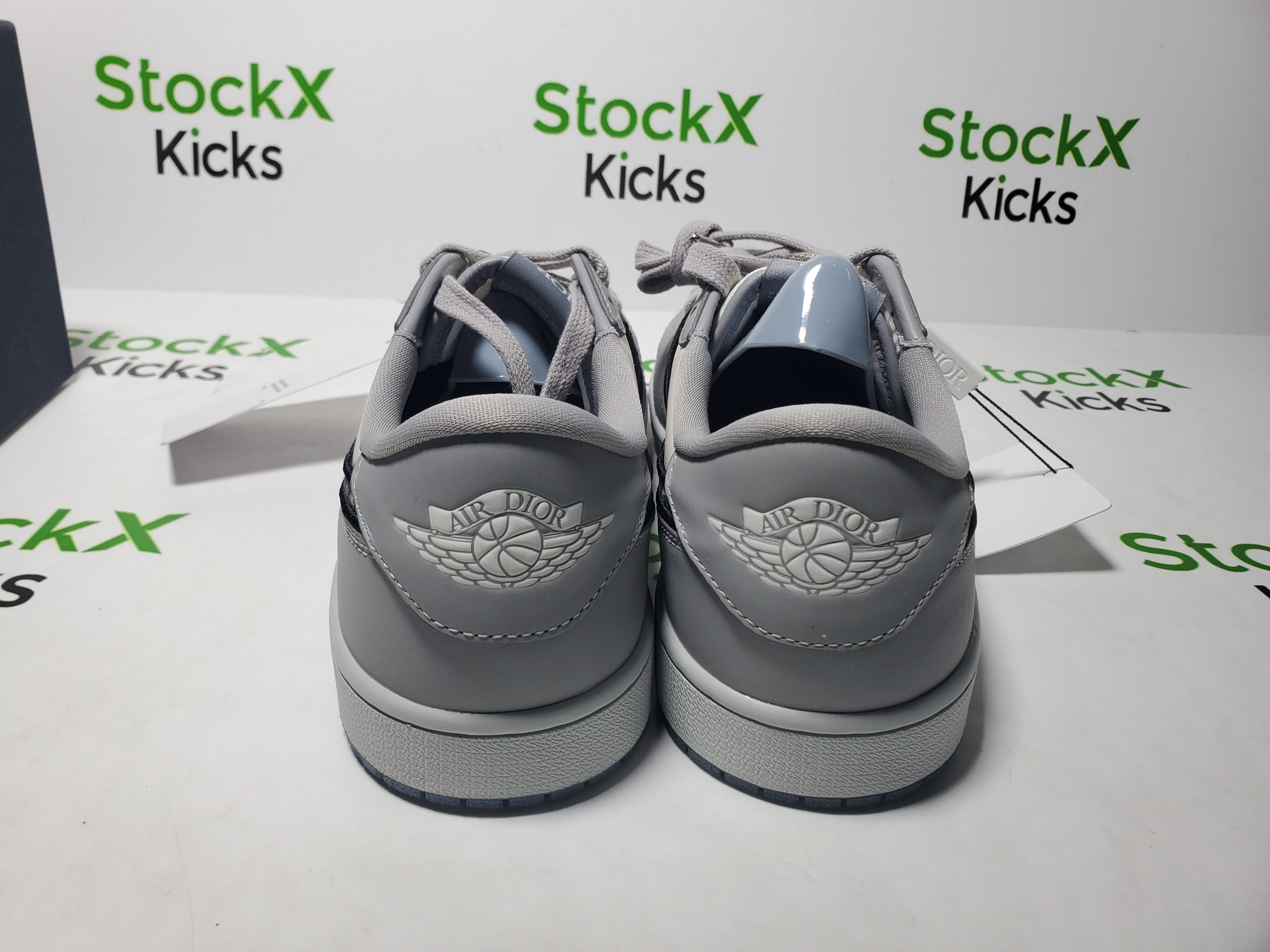 H12 Batch Air Jordan 1 Retro Low Dior CN8608-002 review Stockicks 03