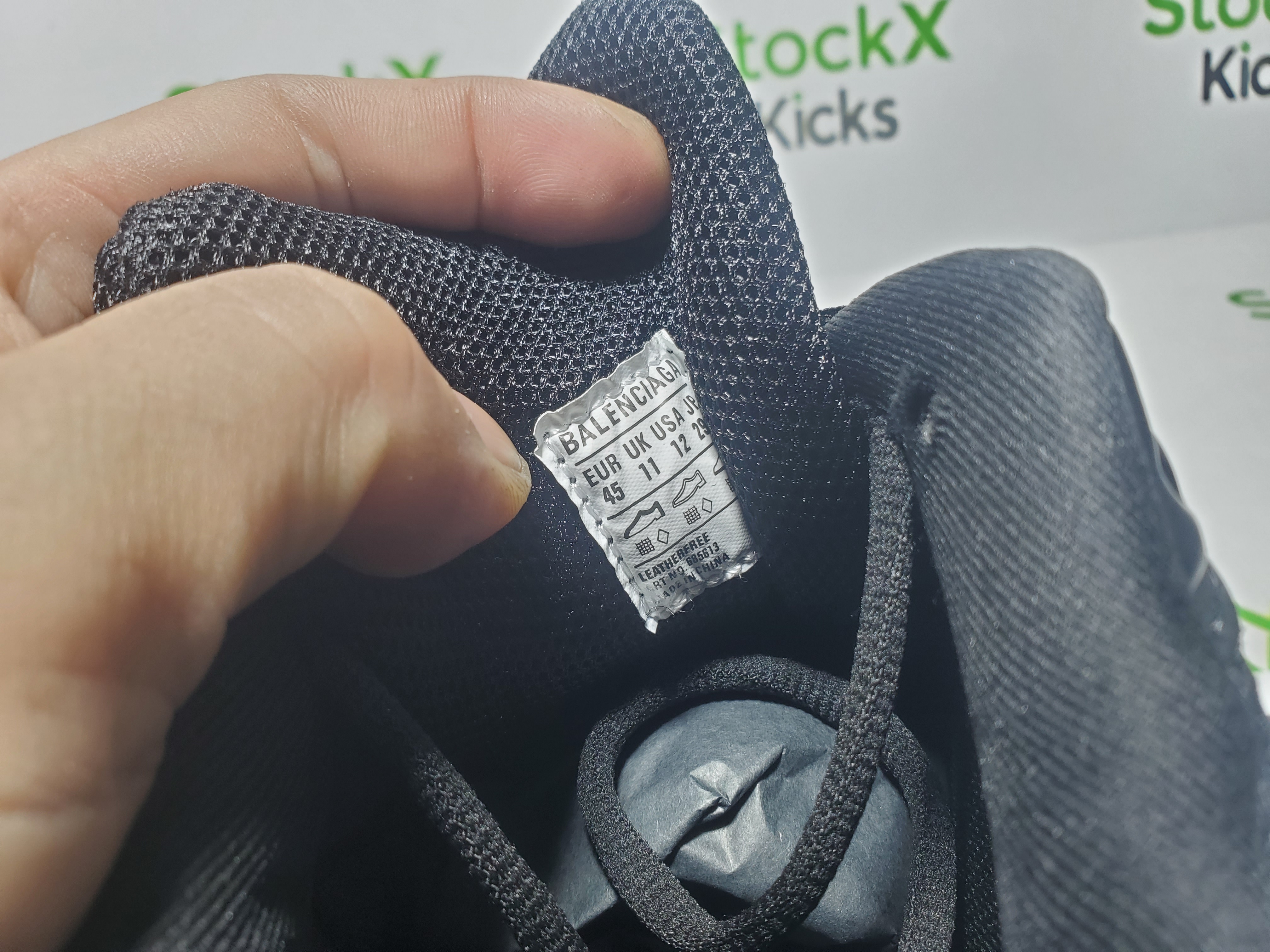 Balenciaga Defender Black 685613 W2RA6 1000 review Stockicks 06