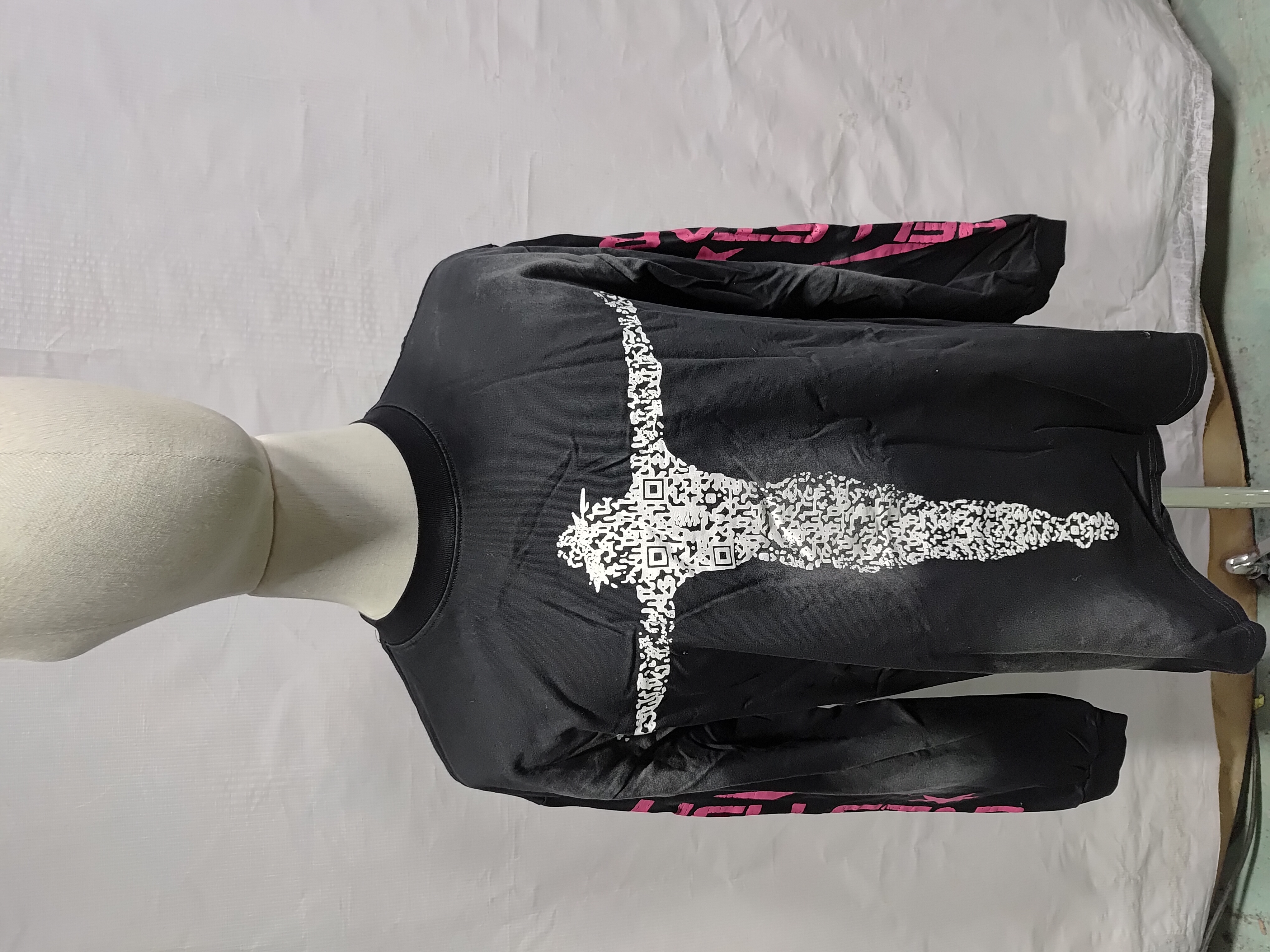 Hellstar Christ Long-Sleeve Washed Black T-Shirt D3102 Old Brick Red review Stockicks 01